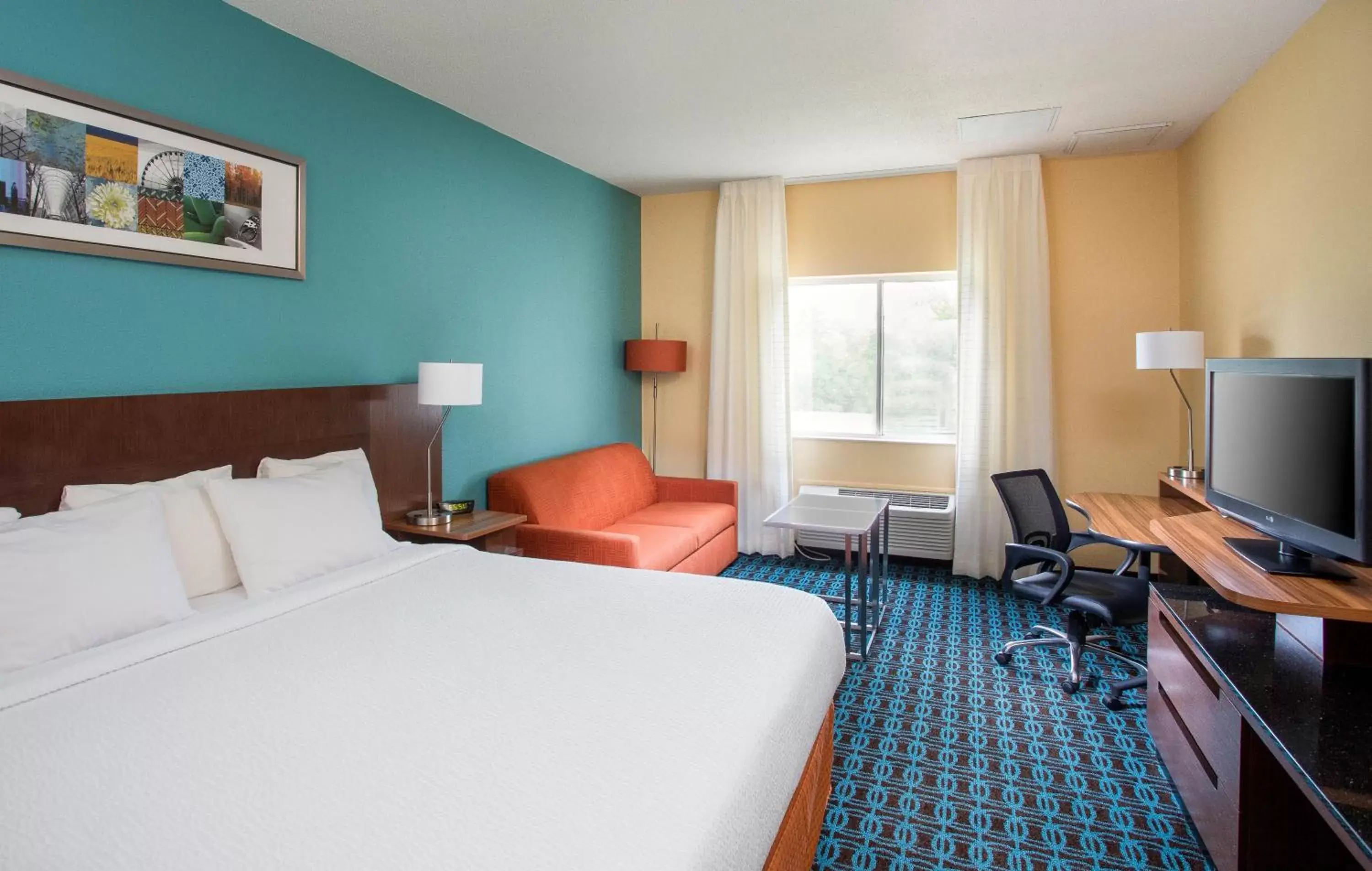 Bedroom in Fairfield Inn & Suites by Marriott Quincy