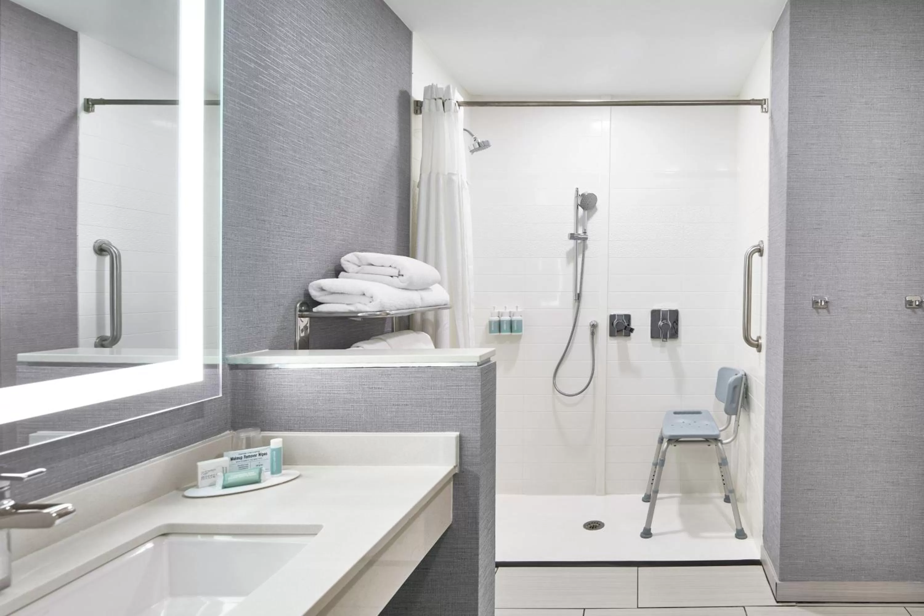 Bathroom in Fairfield Inn and Suites by Marriott Nashville Downtown/The Gulch