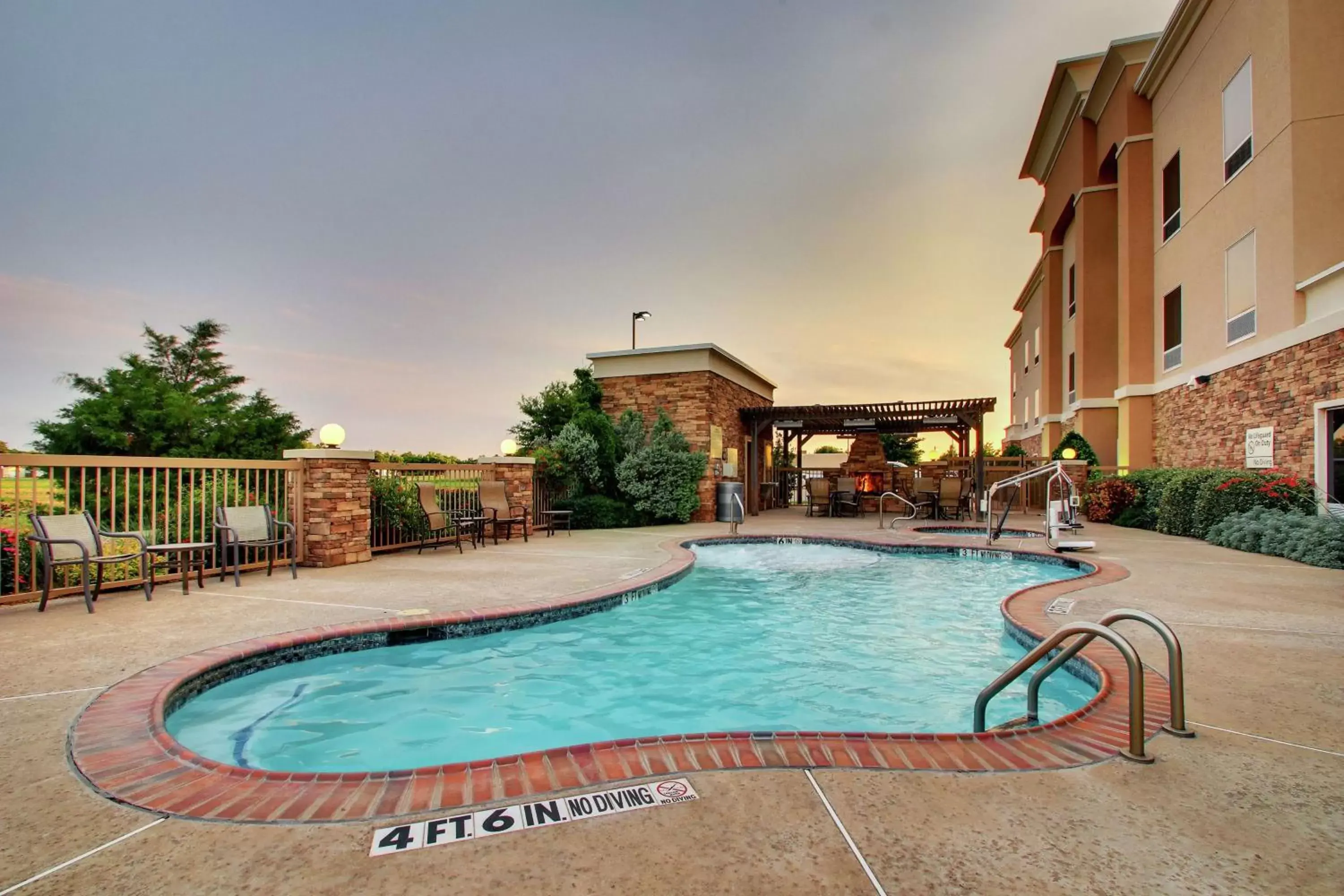 Pool view, Swimming Pool in Hampton Inn Vernon