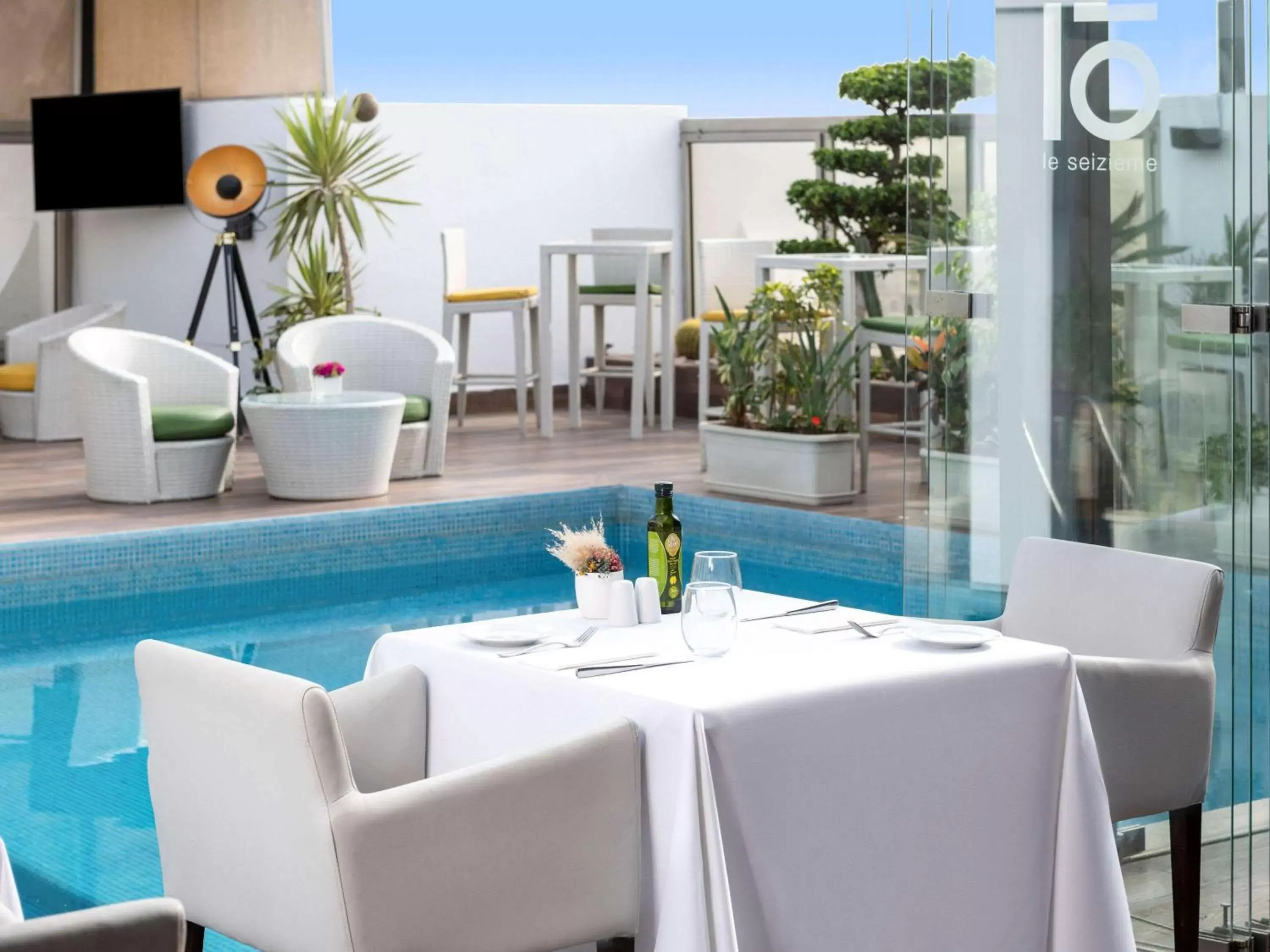 Restaurant/places to eat, Swimming Pool in Mövenpick Hotel Casablanca