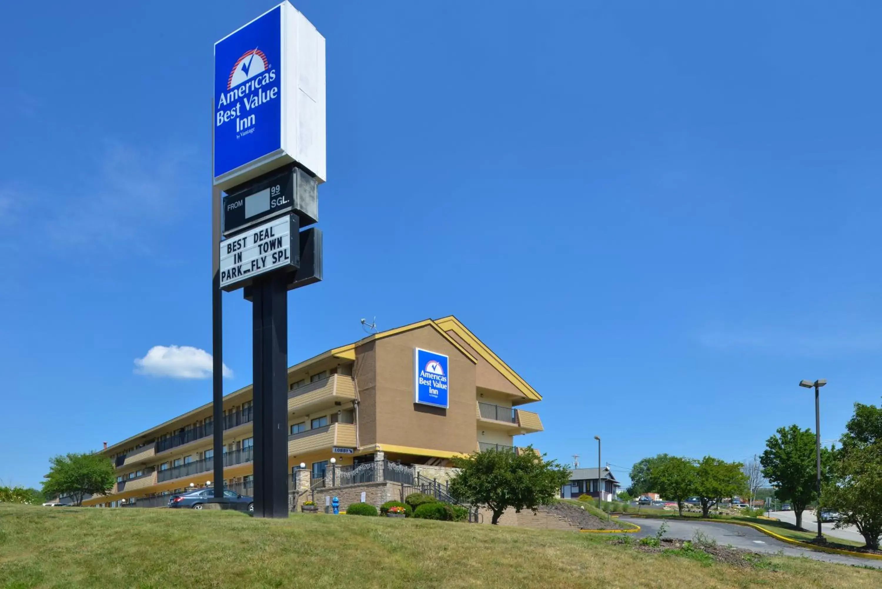 Property Building in Americas Best Value Inn-Pittsburgh Airport