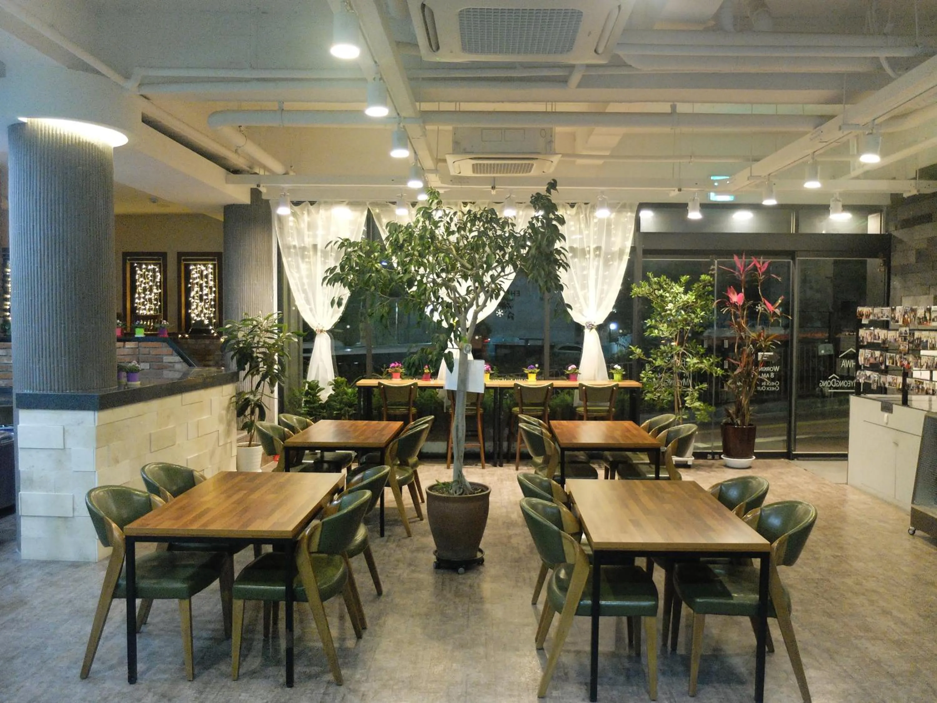 Communal lounge/ TV room in Ehwa In Myeongdong