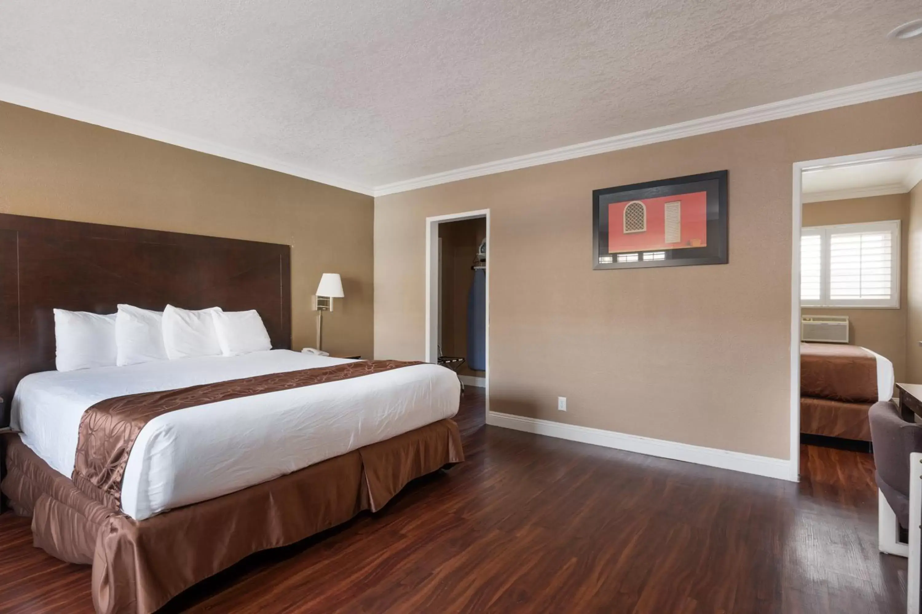 Photo of the whole room, Bed in Americas Best Value Inn & Suites Anaheim