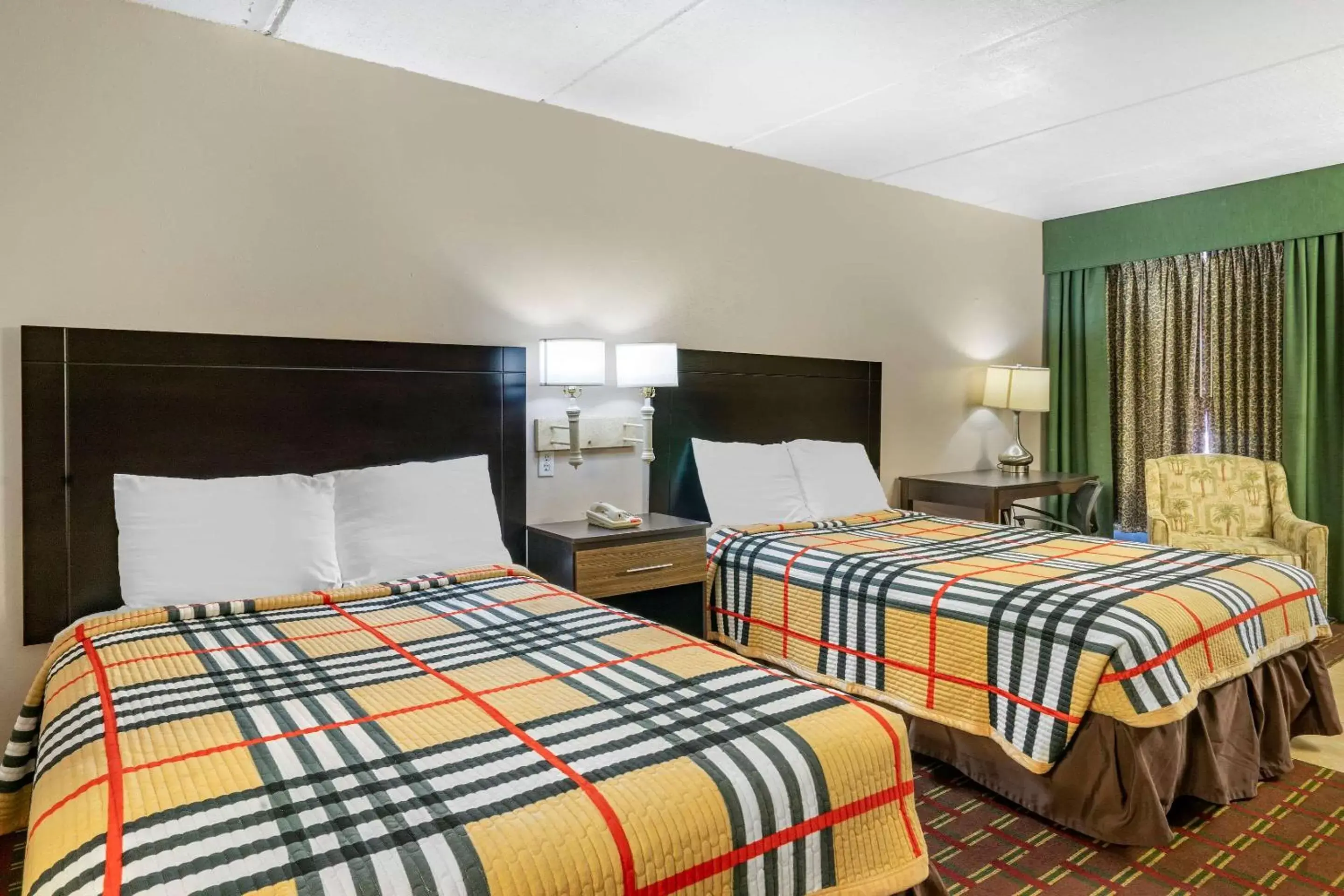 Photo of the whole room, Bed in Rodeway Inn Clearwater-Dunedin Photo of the whole room, Bed in Rodeway Inn Clearwater-Dunedin