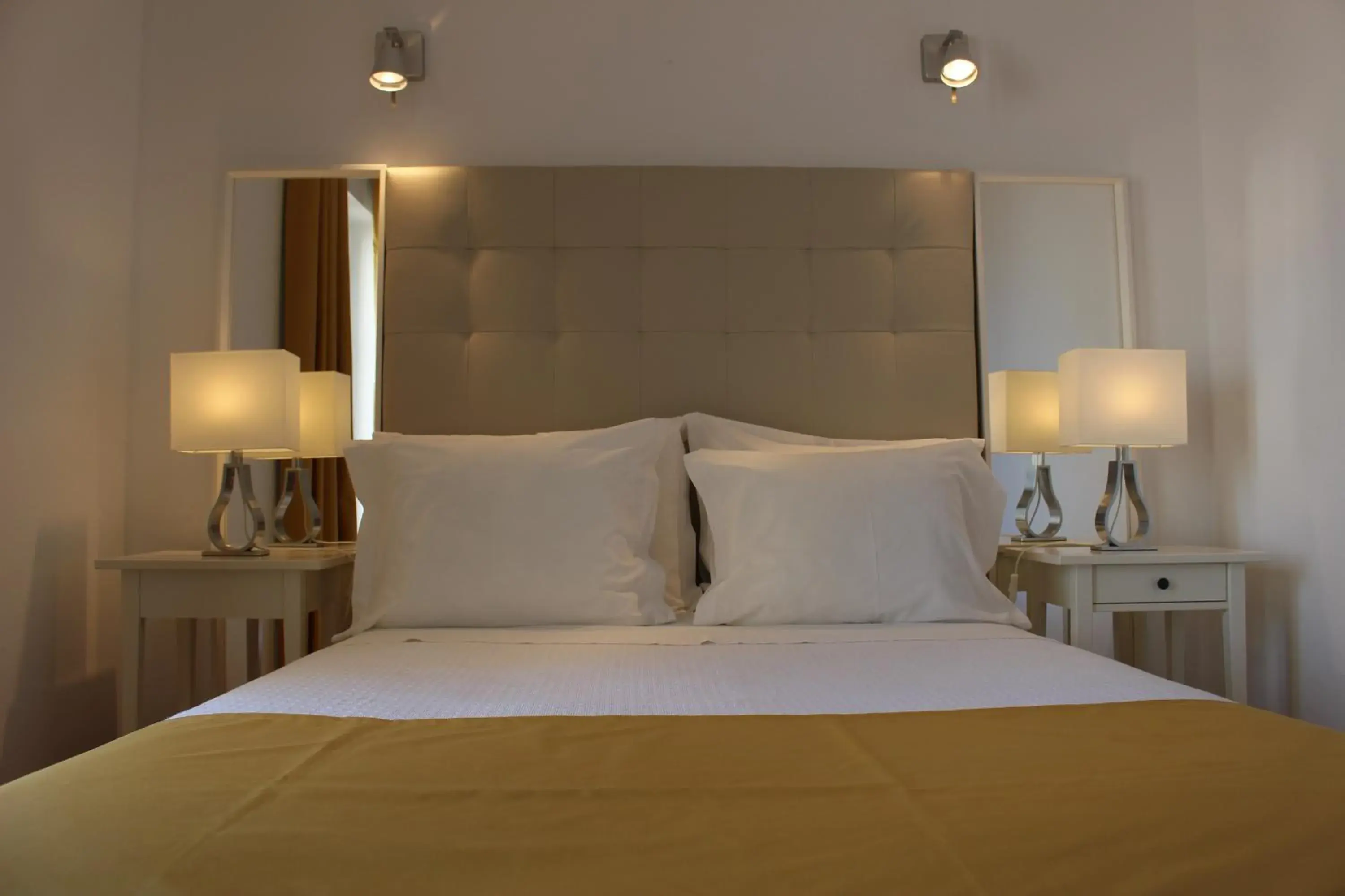Bedroom, Bed in Castilho Flats by AC Hospitality Management