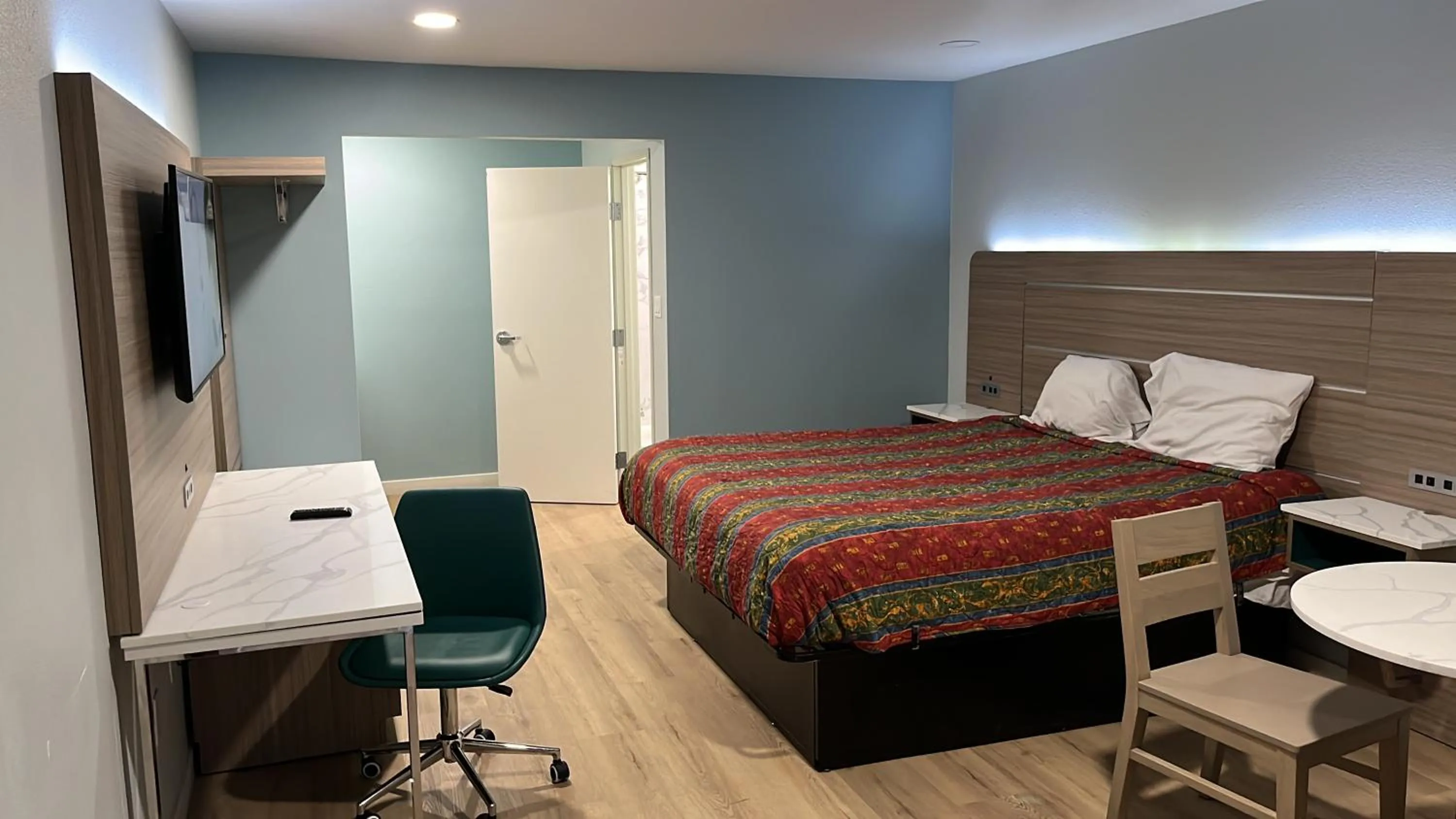 Bed in Lemon Tree Motel