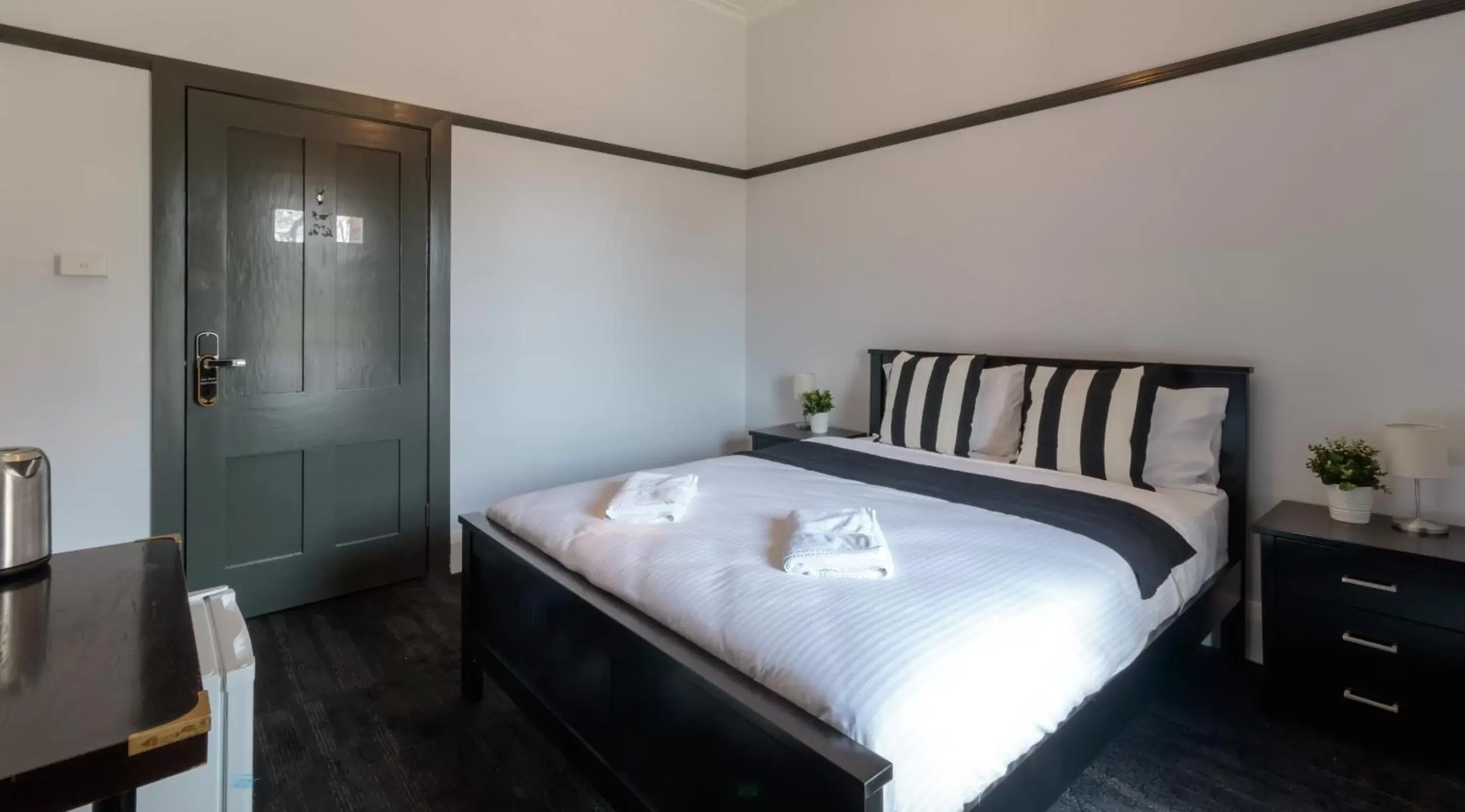 Bedroom, Bed in Royal Hotel Ryde