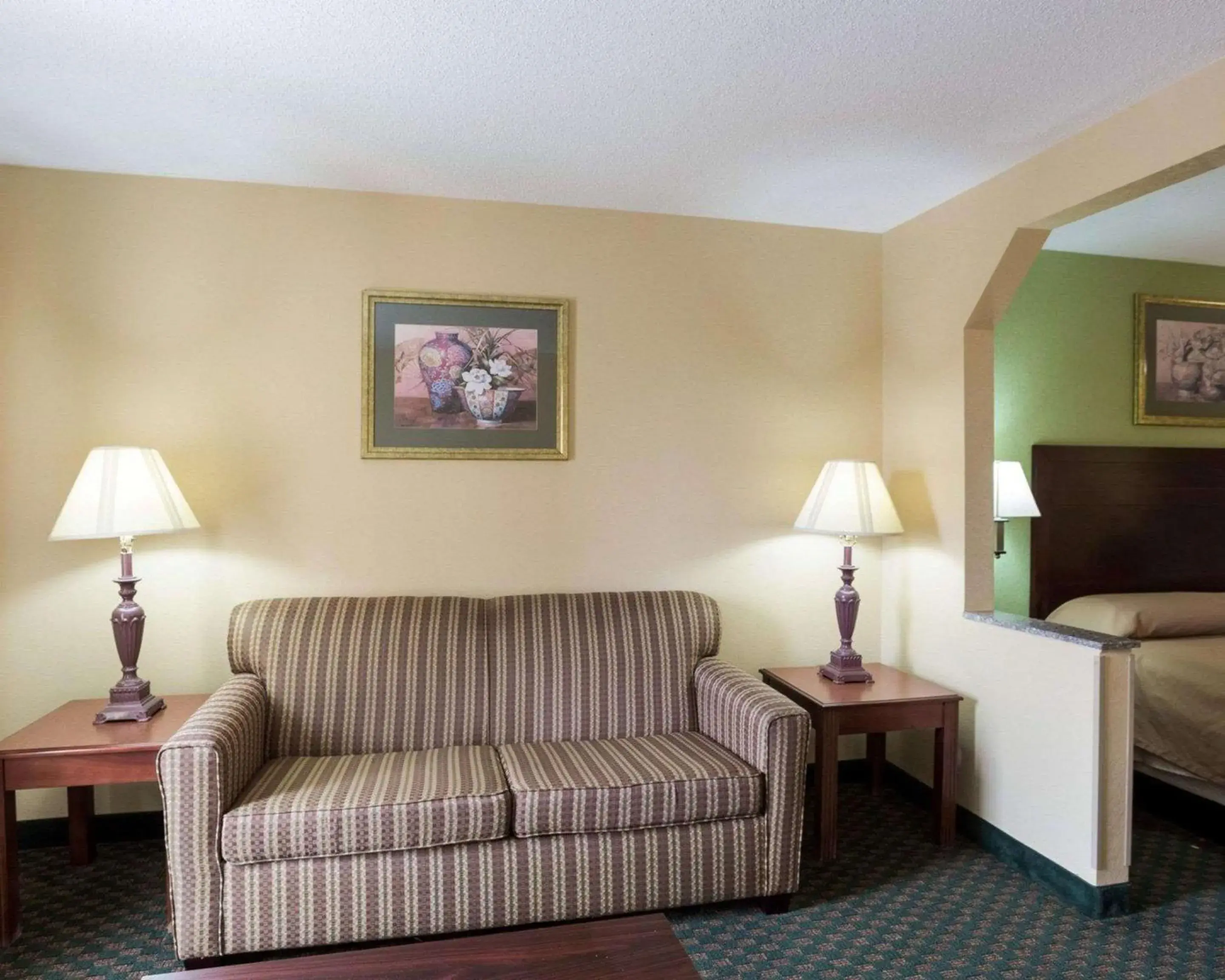 Photo of the whole room, Seating Area in Rodeway Inn & Suites