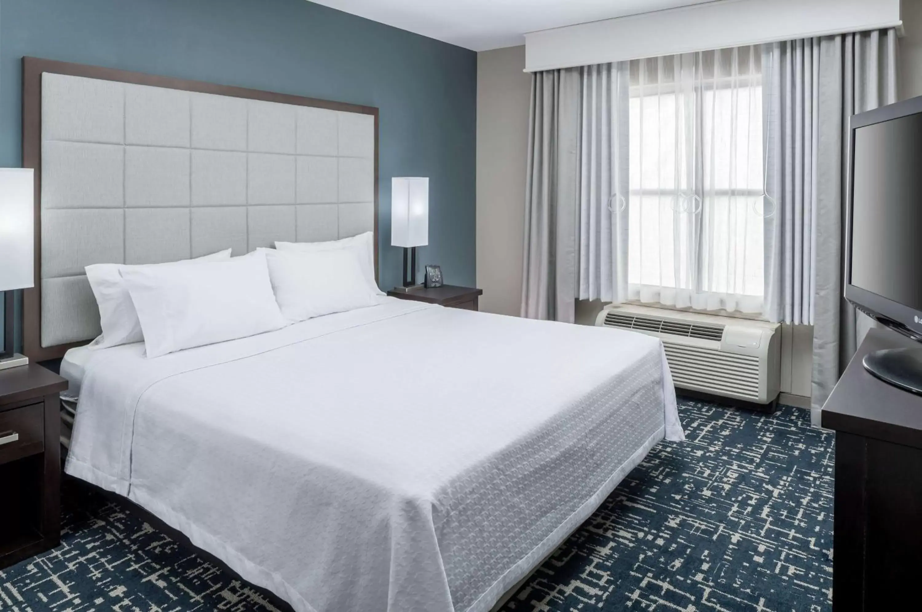 Bedroom, Bed in Homewood Suites by Hilton Cedar Rapids-North
