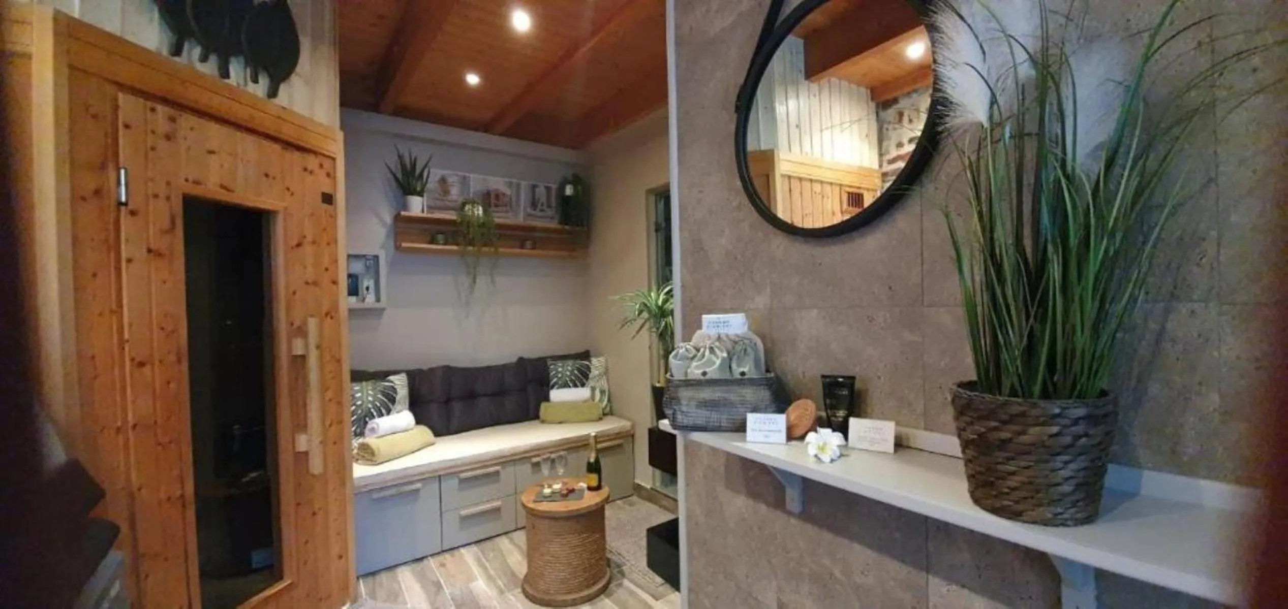 Massage in Le Trophée Boutique Hôtel Spa- La Loggia Appart'hôtel