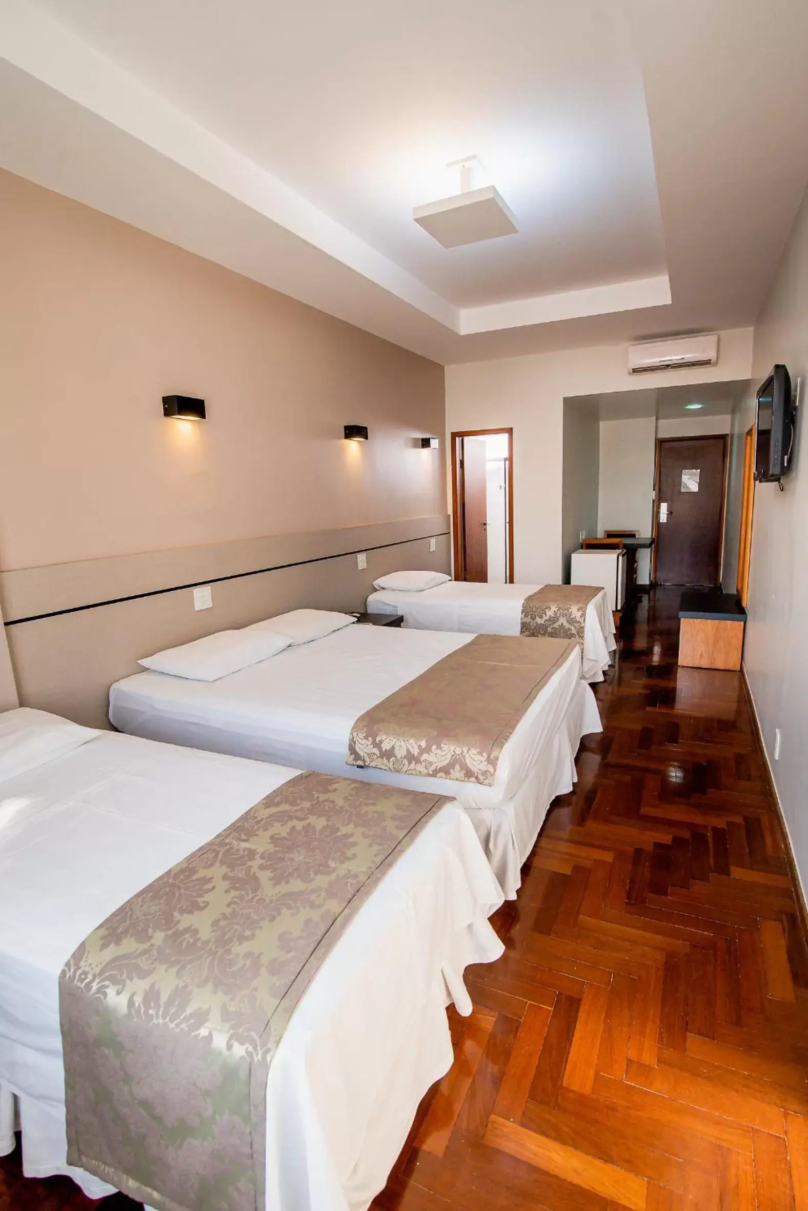 Bed in Serrano Residencial Hotel
