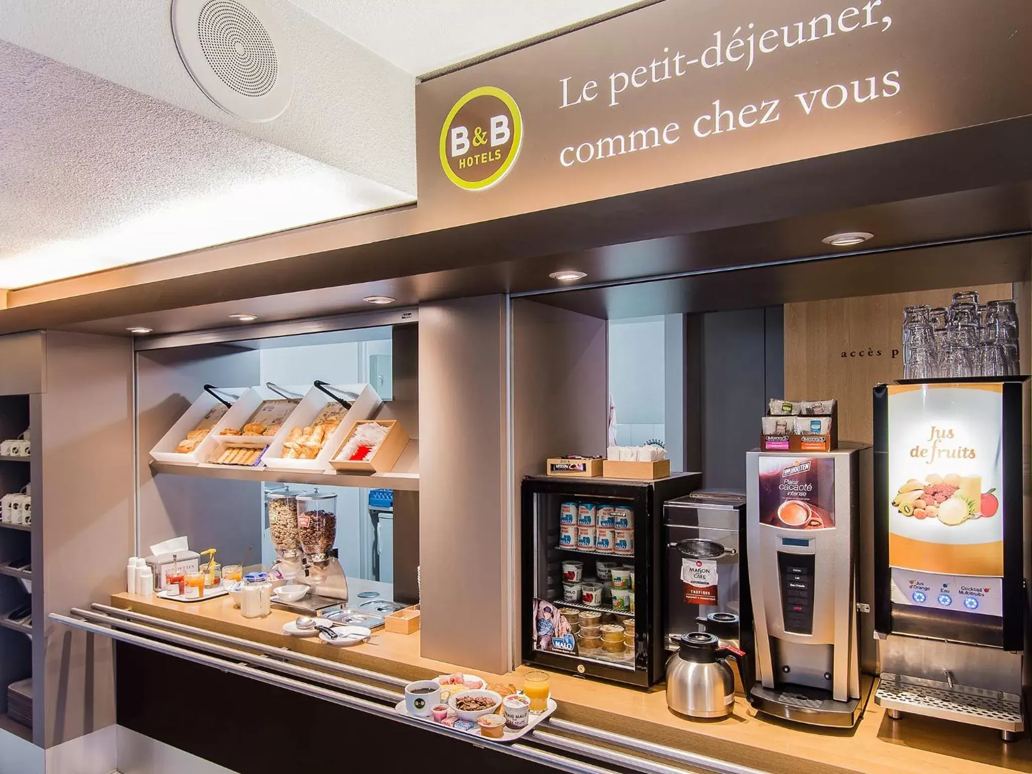 Food and drinks, Supermarket/Shops in B&B HOTEL Bordeaux Mérignac Hôtel de Ville
