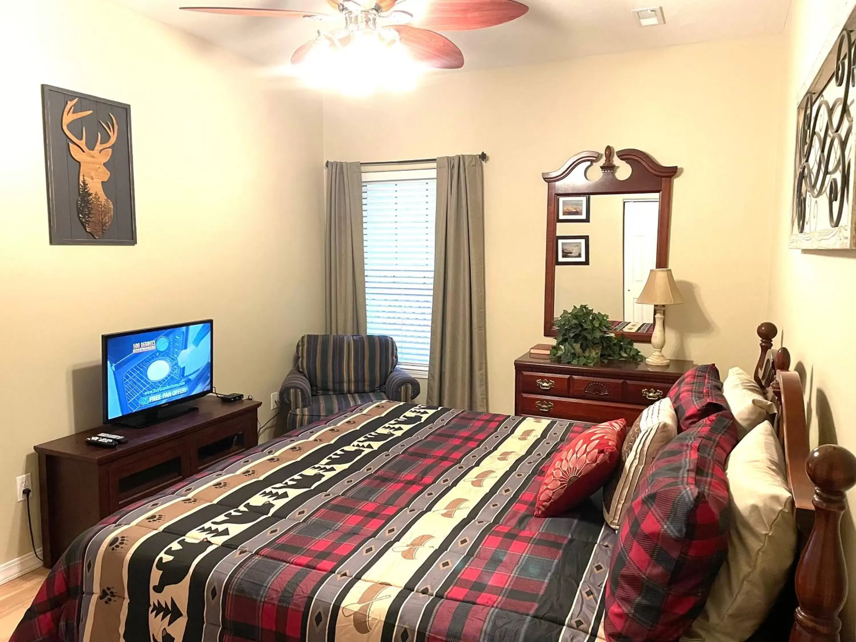 Bed in Rockwood Condos on Table Rock Lake