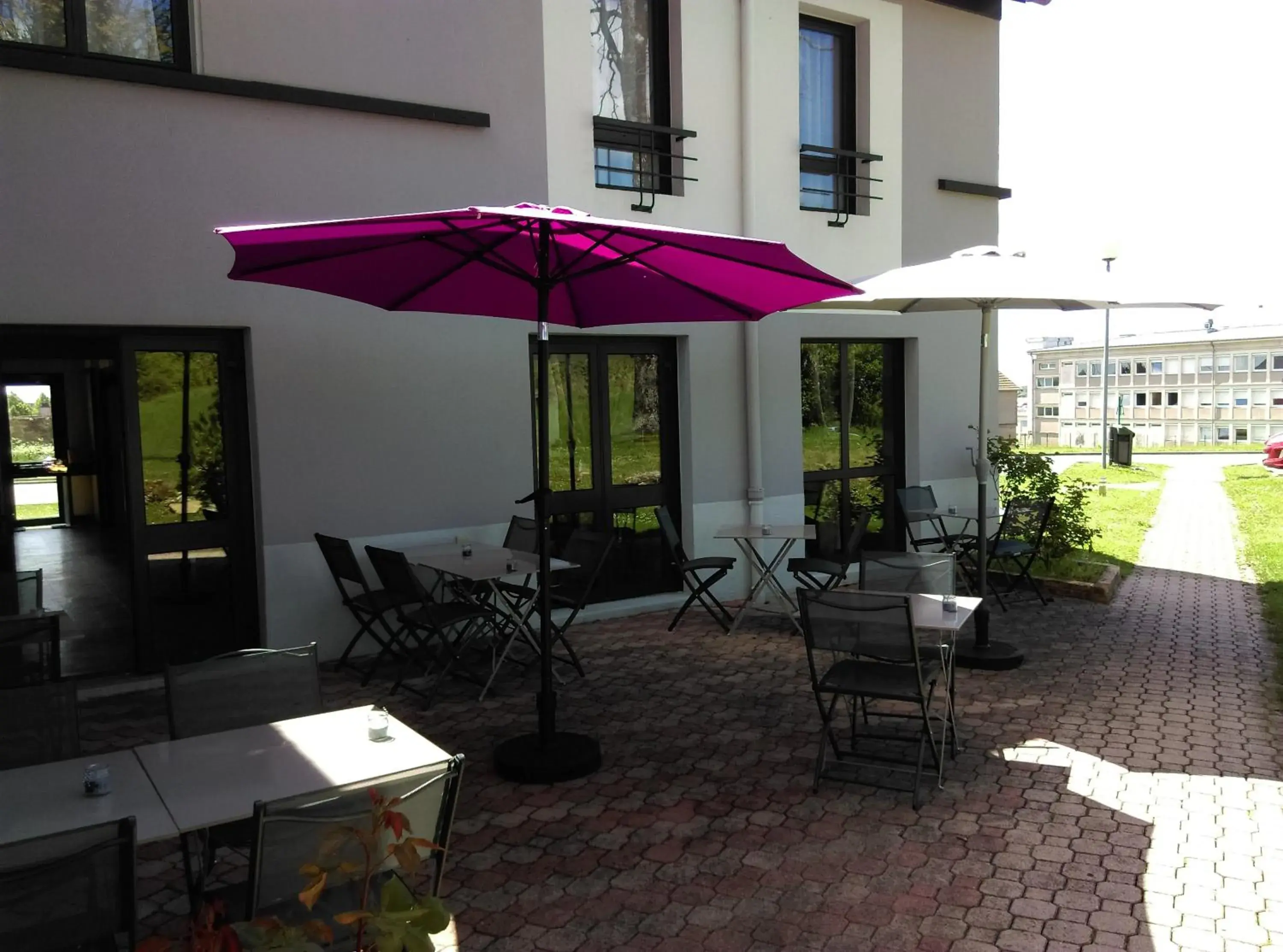 Restaurant/places to eat, Patio/Outdoor Area in Hôtel Inn Design Resto Novo Langres