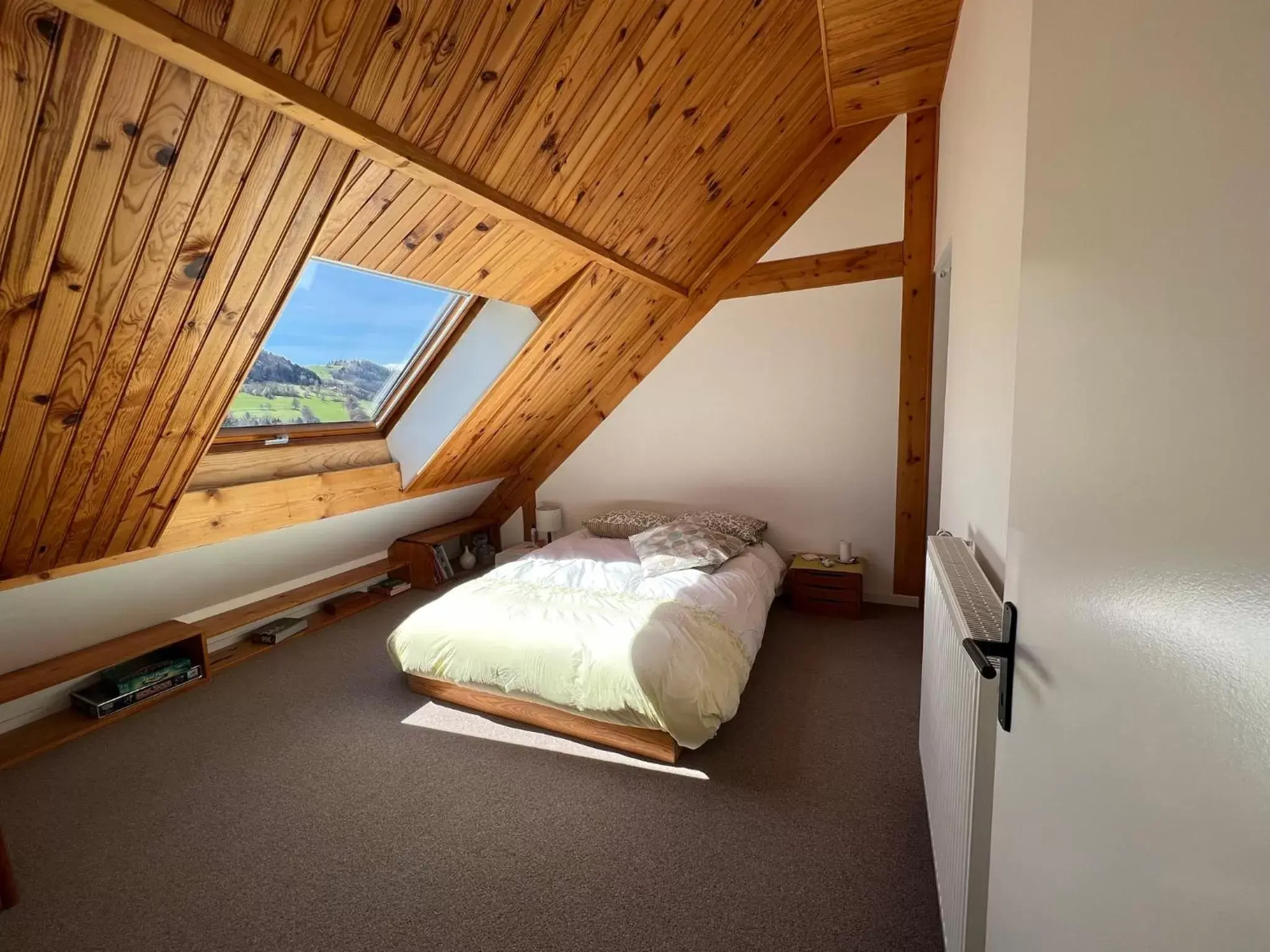 Bedroom, Bed in Eco-Logis Mad'in Belledonne