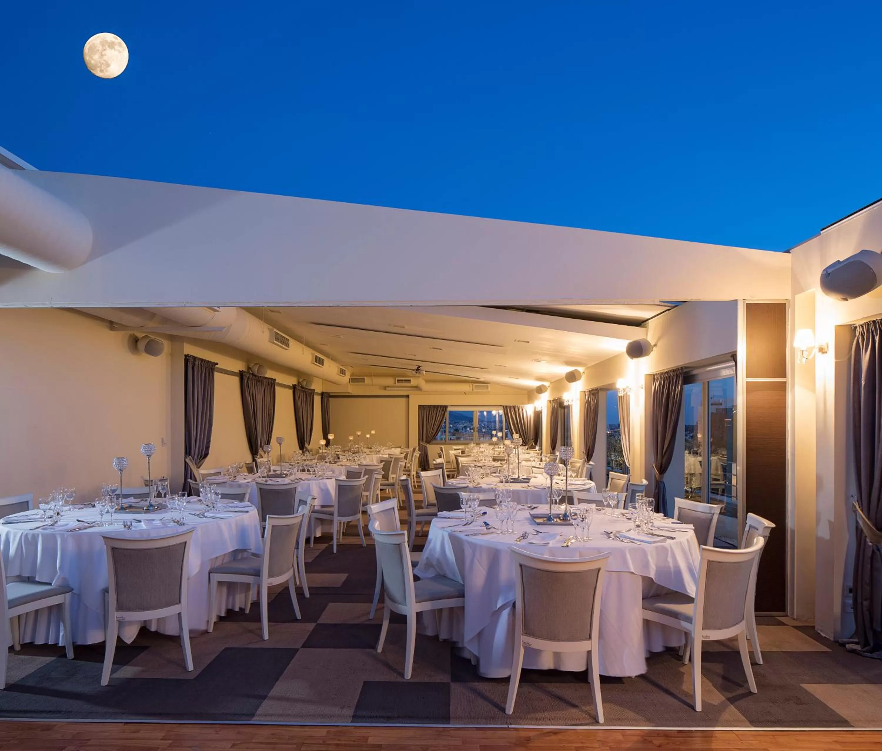 Restaurant/Places to Eat in Civitel Olympic