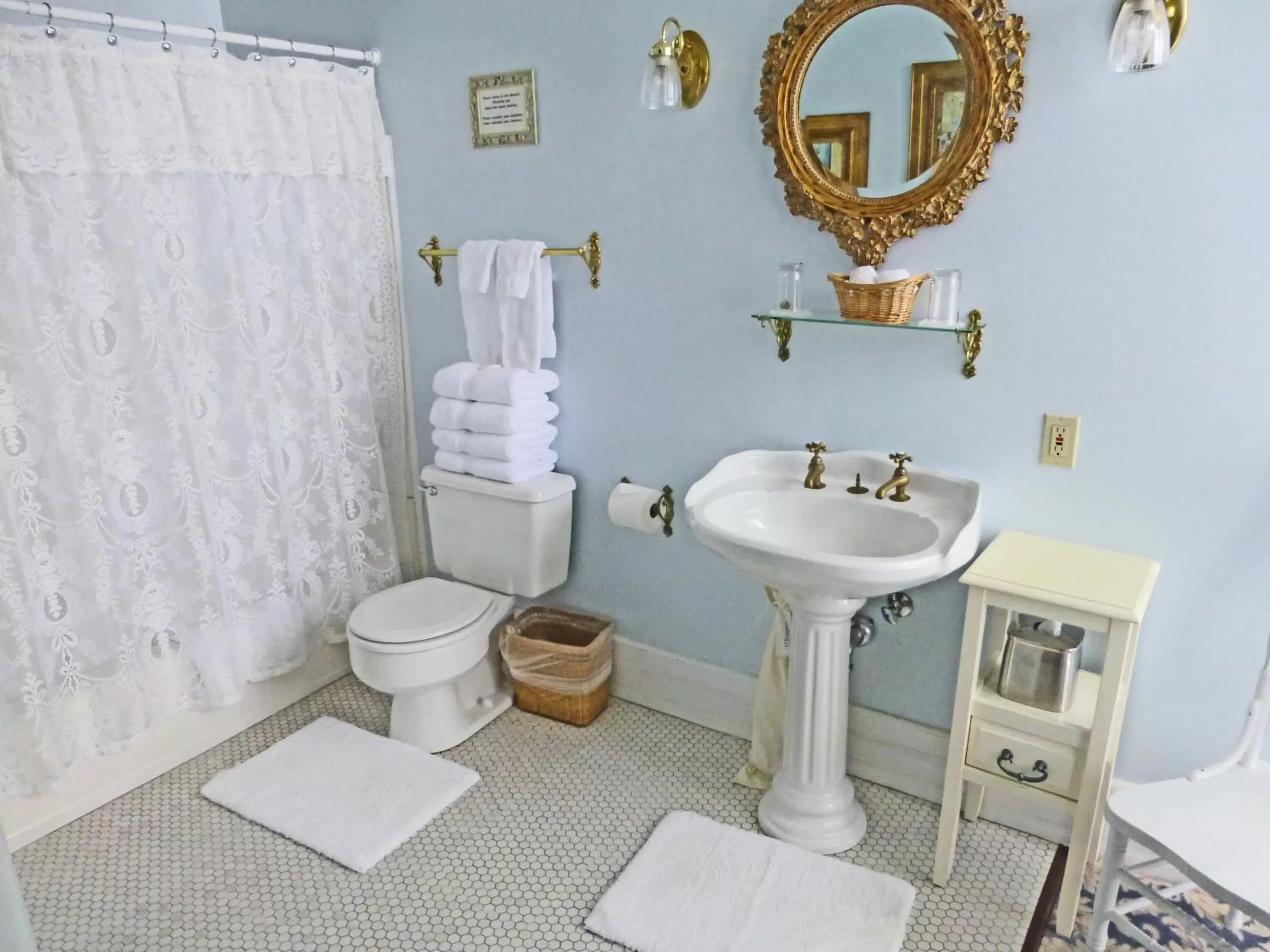 Bathroom in Victorian Inn