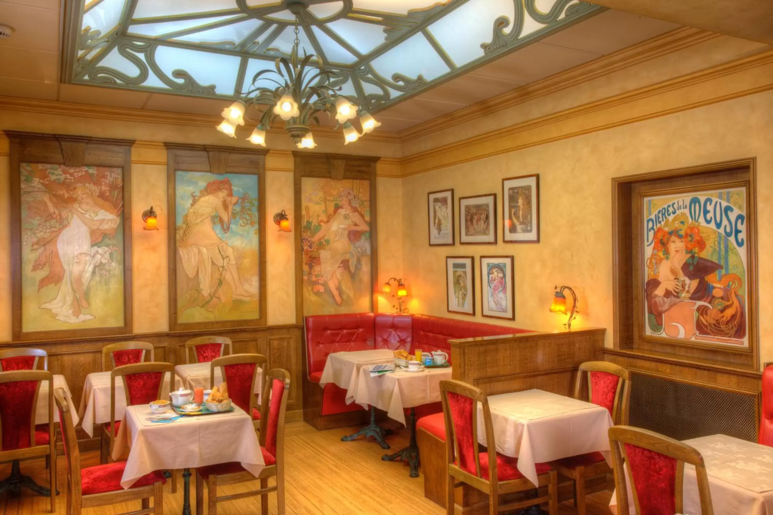 Restaurant/Places to Eat in Hotel De La Paix