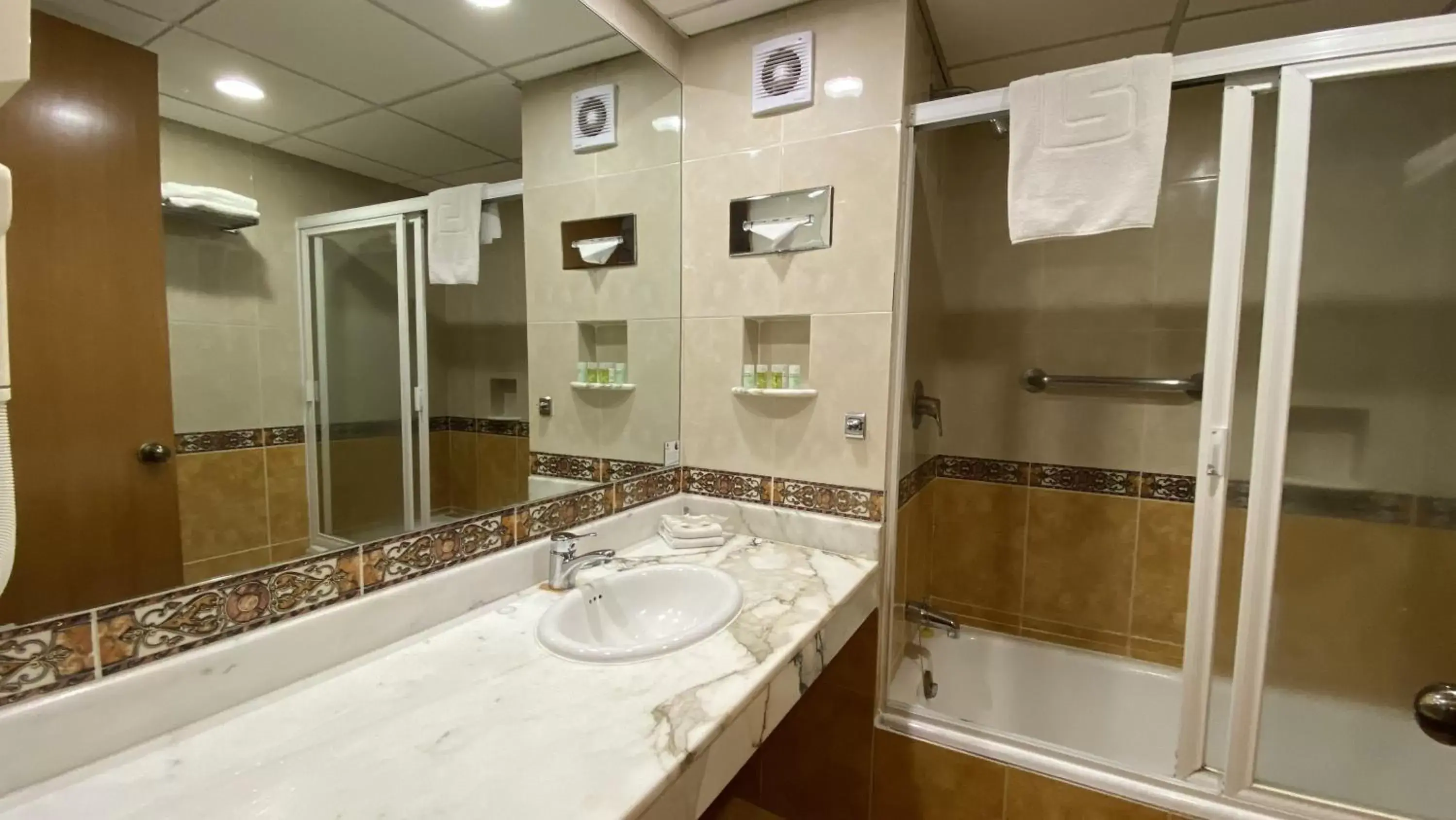 Bathroom in Hotel Benidorm