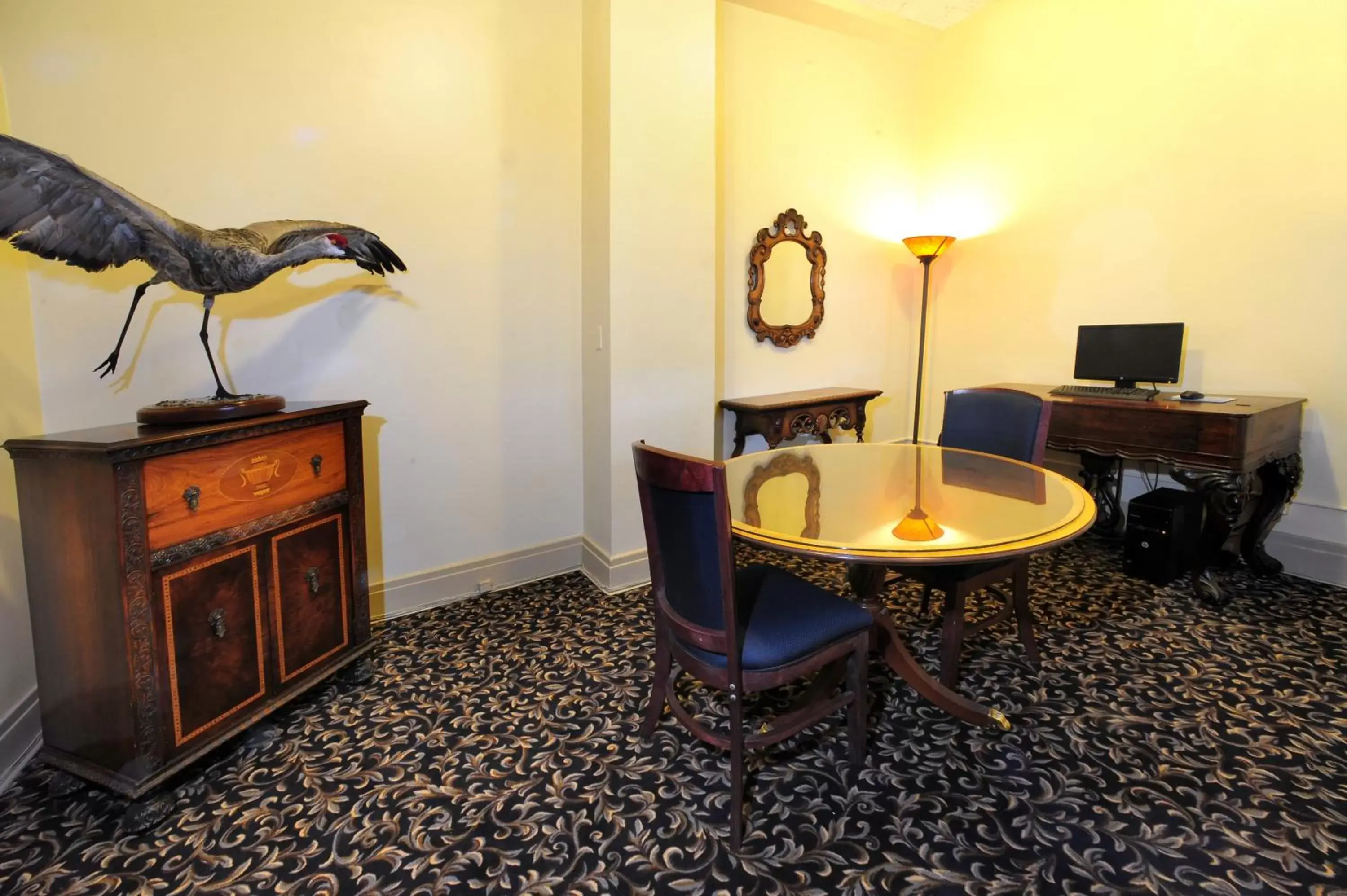 Business facilities, TV/Entertainment Center in Lenox Hotel and Suites