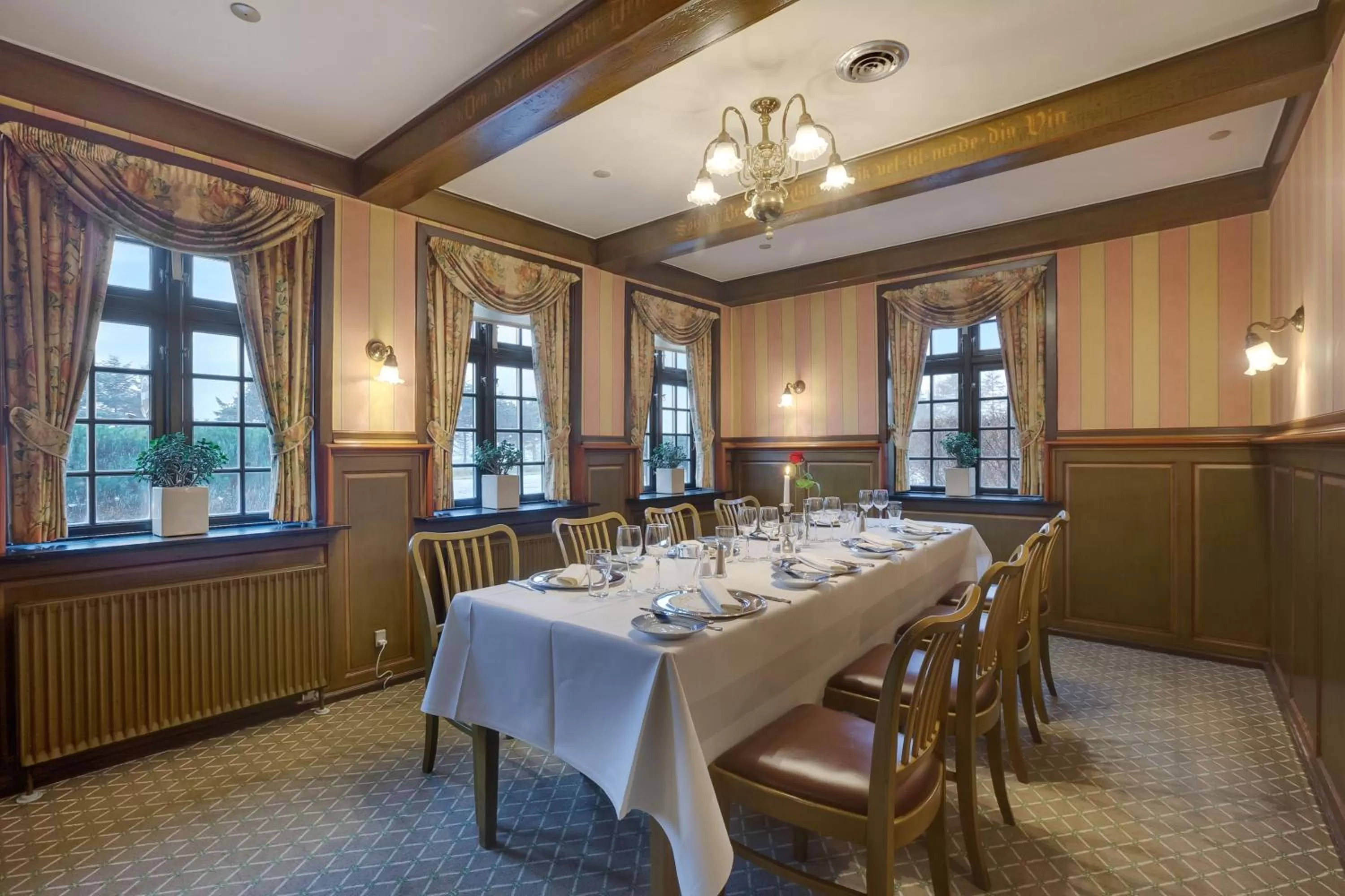 Restaurant/places to eat in Hotel Kryb I Ly Kro