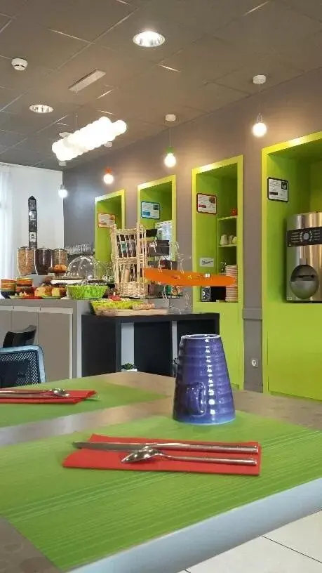 Restaurant/Places to Eat in ibis Styles Saint Brieuc Gare Centre