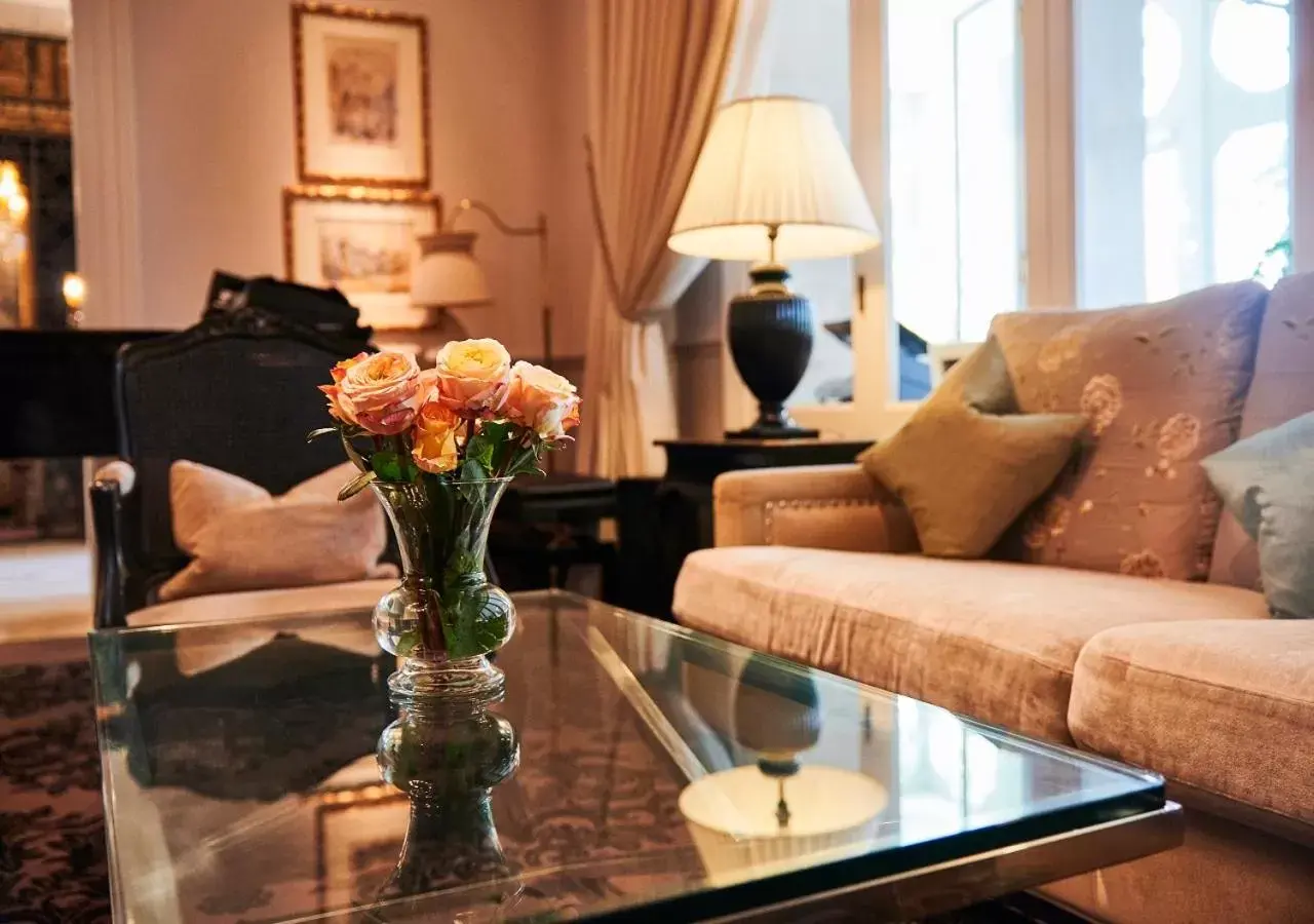 Living room, Seating Area in Grand Hotel du Lac - Relais & Châteaux