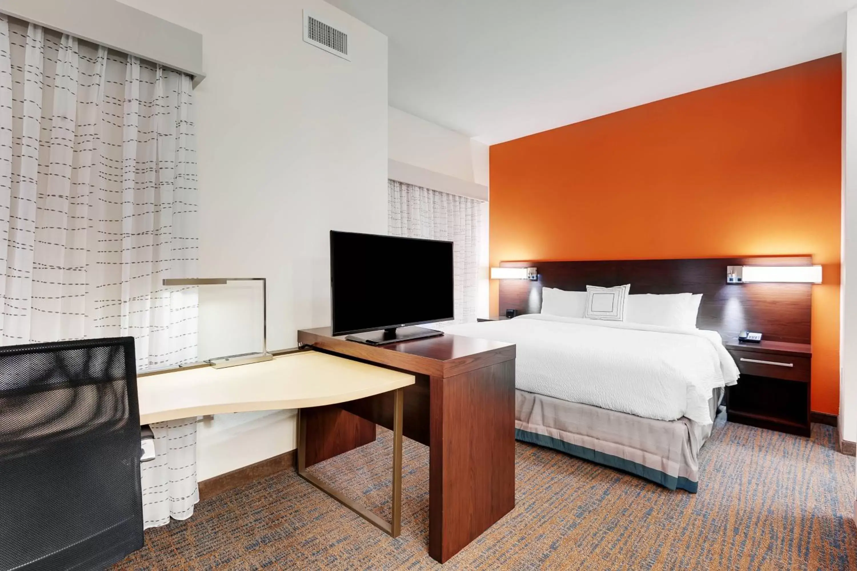 Bedroom, TV/Entertainment Center in Residence Inn by Marriott Austin Airport