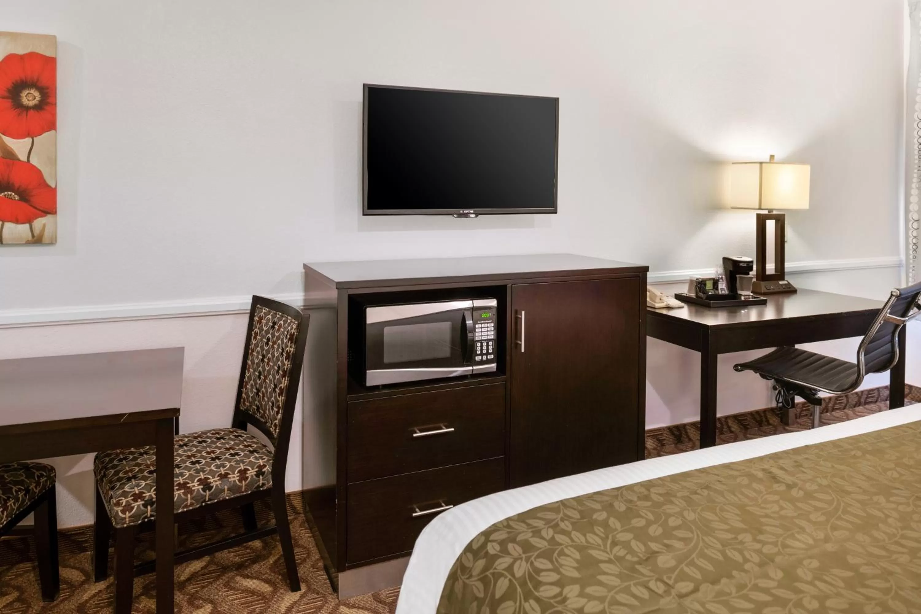 TV and multimedia, Bed in Glendale Hotel