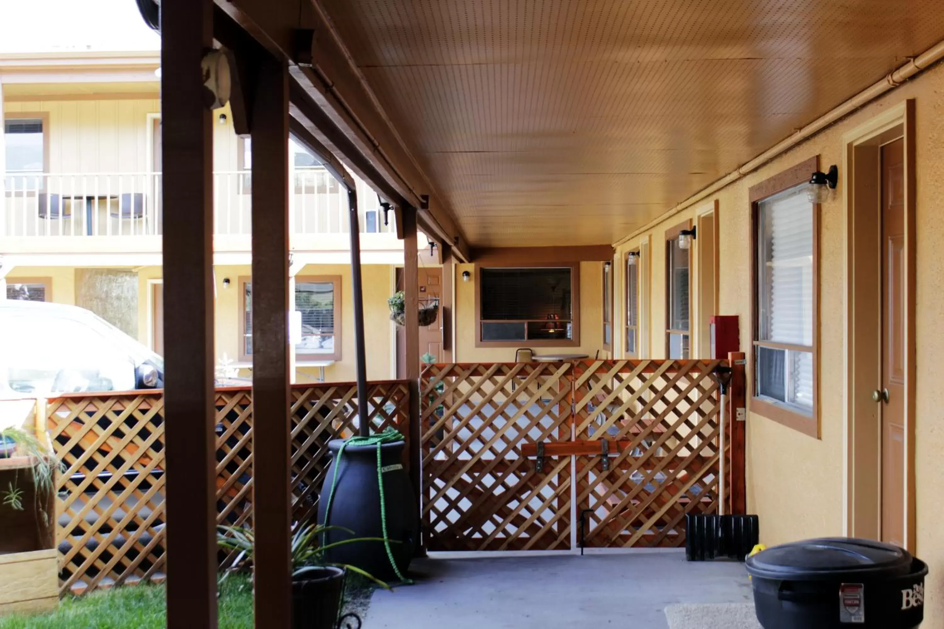 Garden, Patio/Outdoor Area in Country Motor Inn