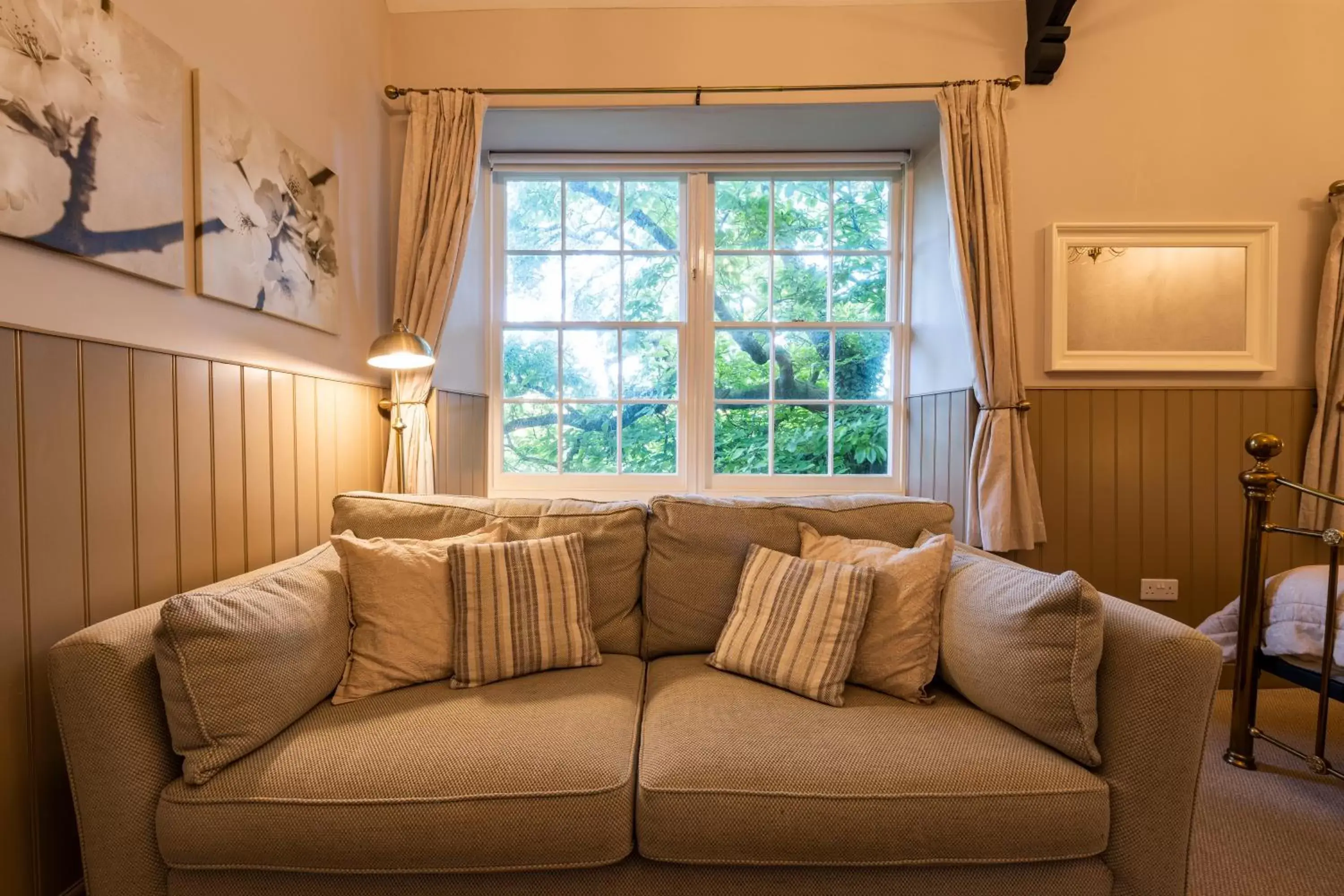 Bedroom, Seating Area in Swan Hotel