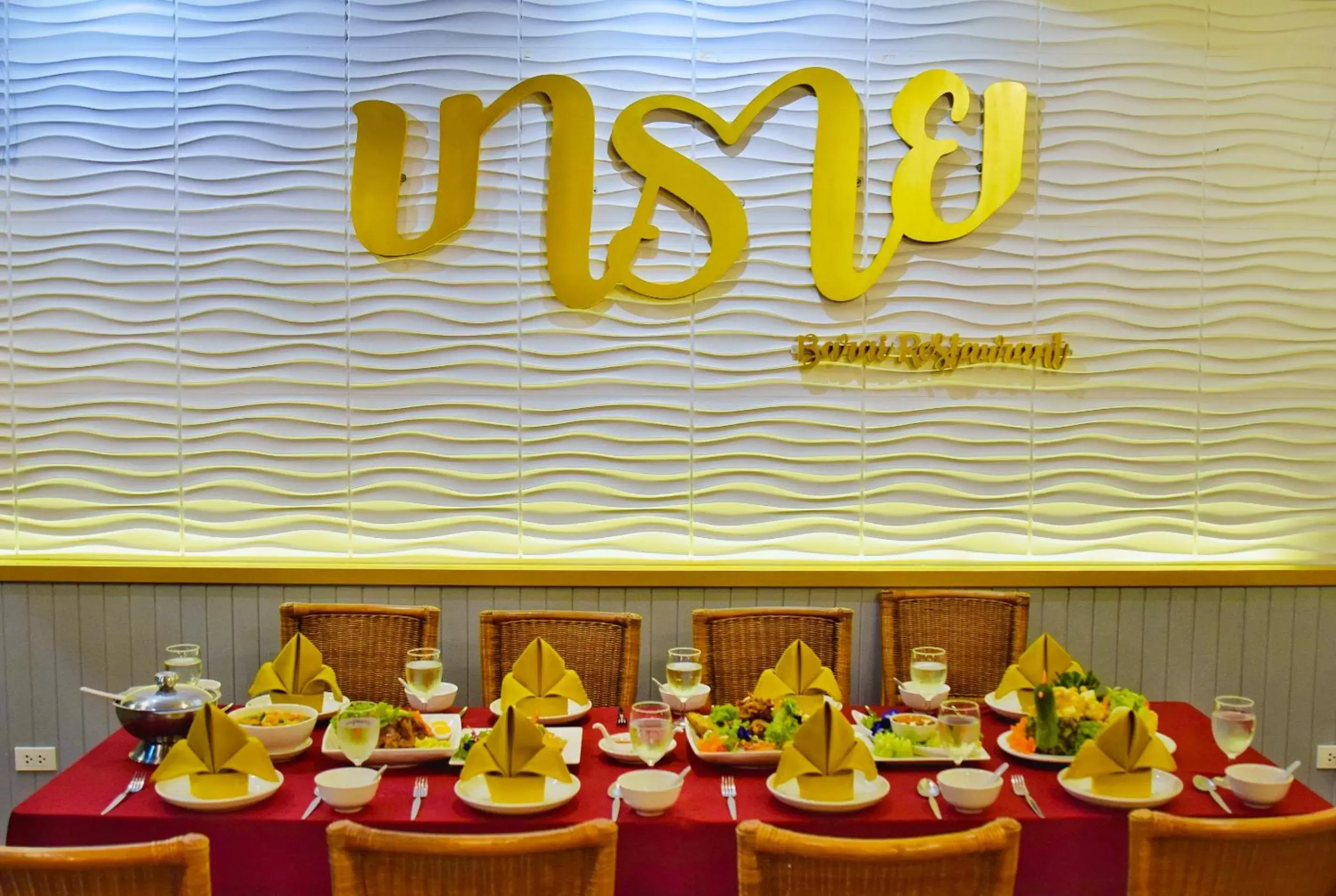 Restaurant/Places to Eat in Phanomrungpuri Hotel Buriram
