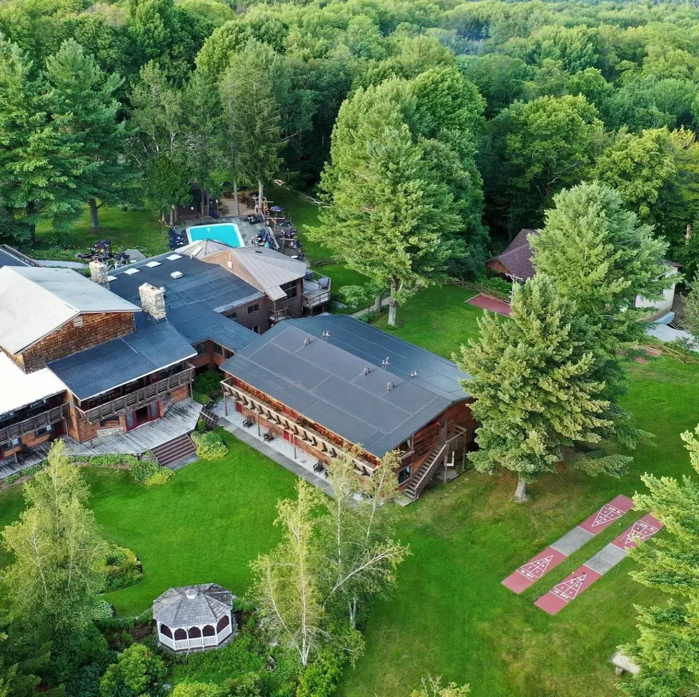 Property building, Bird's-eye View in Summit Lodge