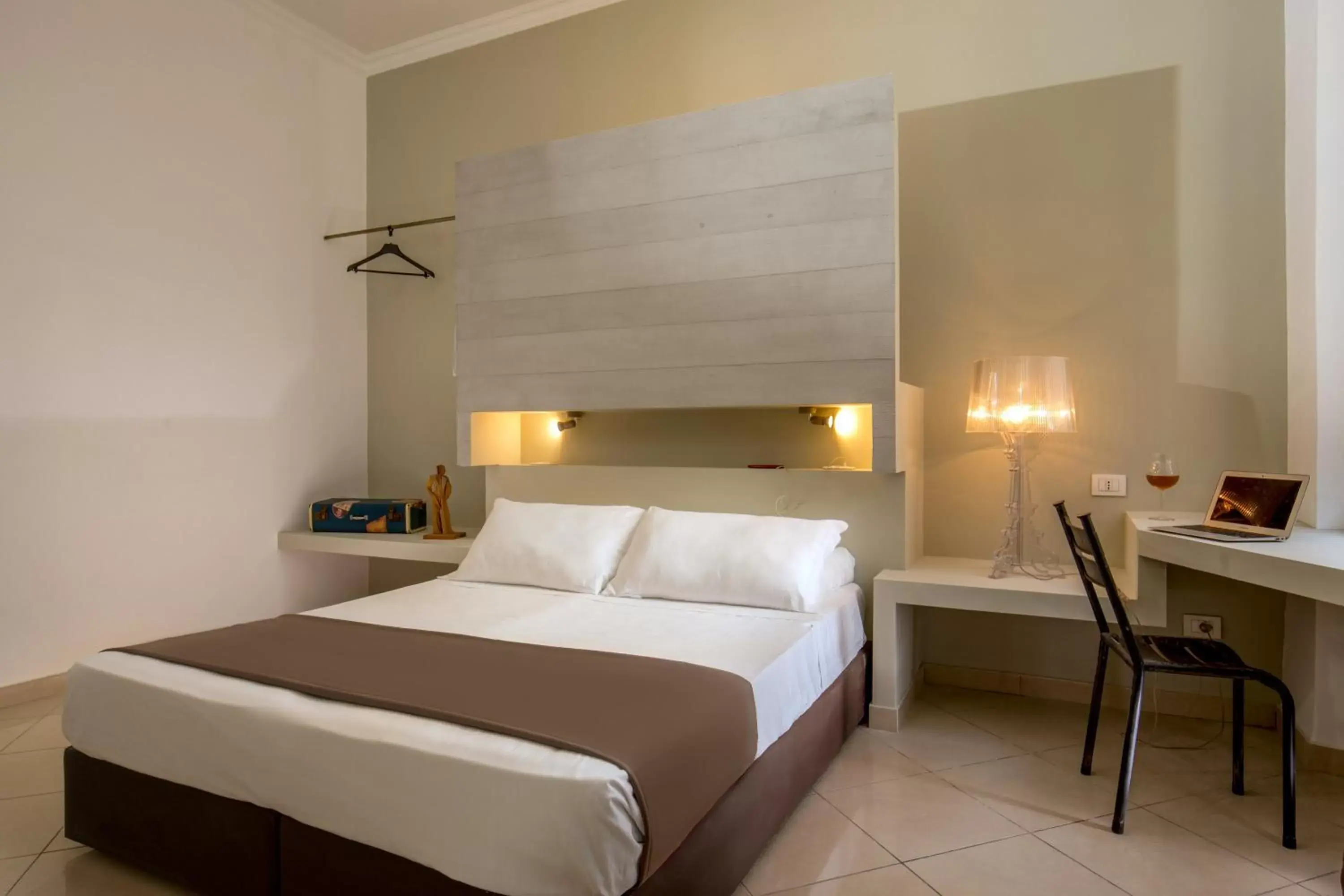 Bedroom, Bed in Crossroad Hotel