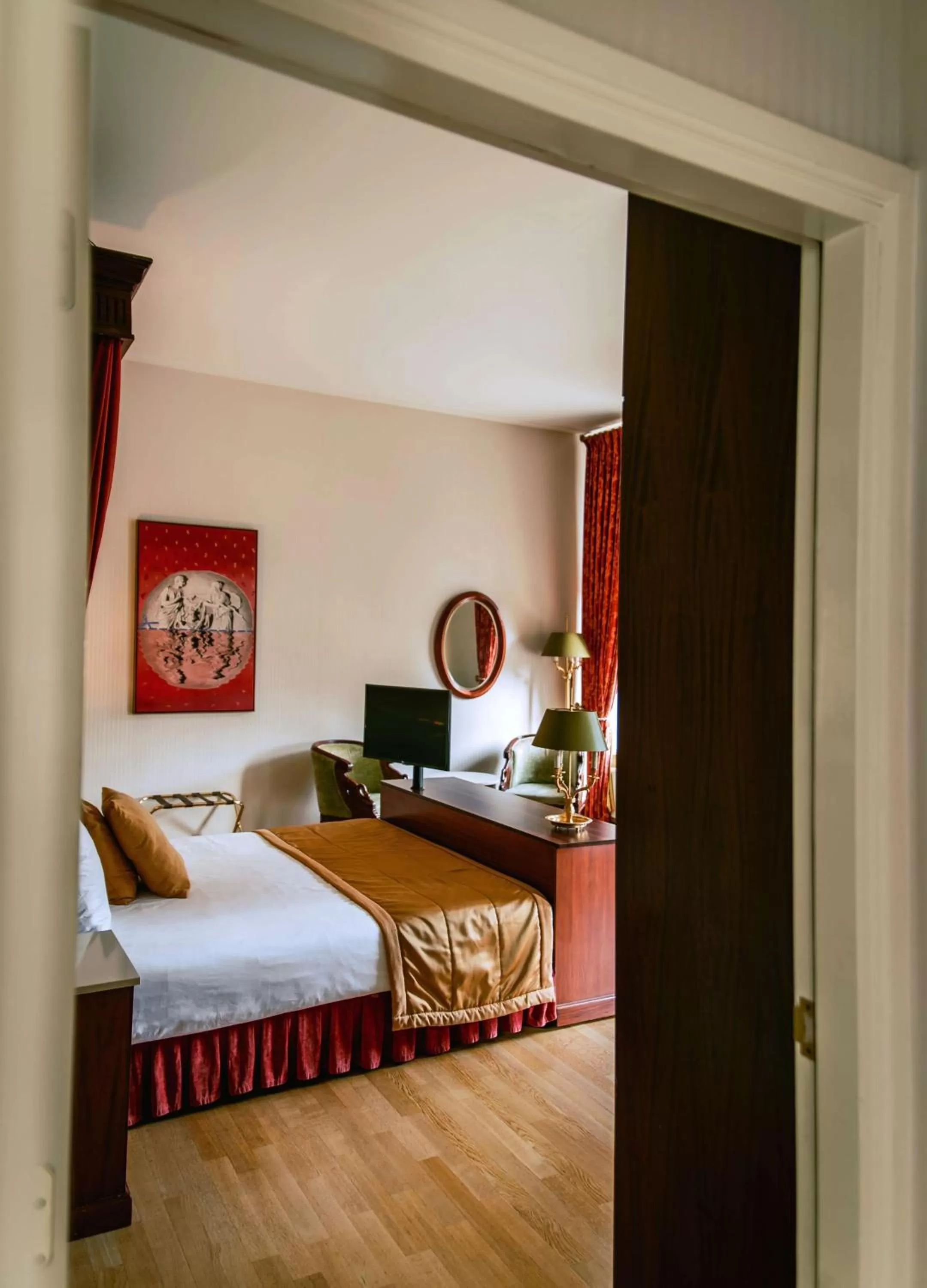 Bedroom, Bed in Grand Hotel Karel V