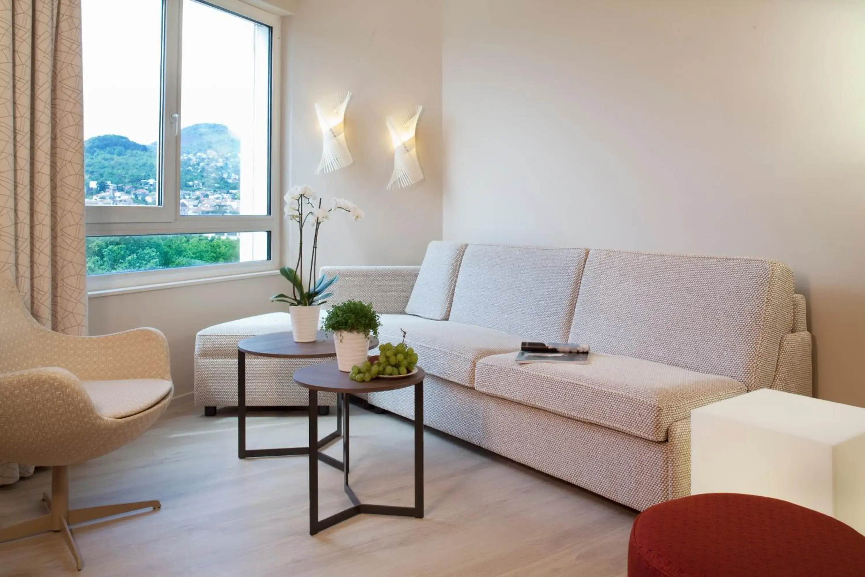 Photo of the whole room in Oceania Clermont Ferrand Photo of the whole room in Oceania Clermont Ferrand