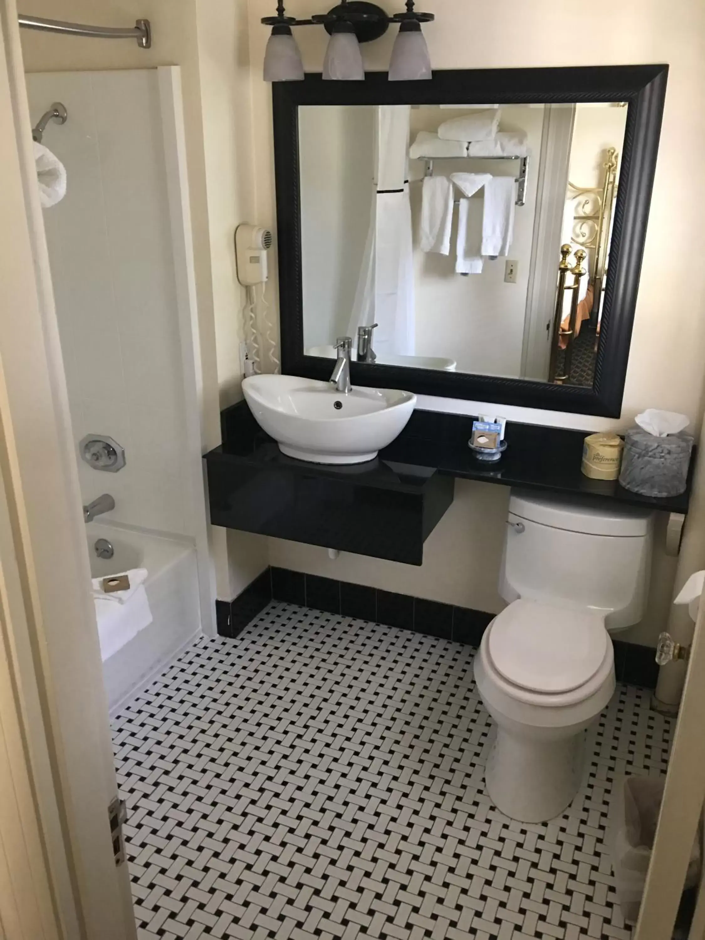 Toilet, Bathroom in Columbia Gorge Hotel & Spa
