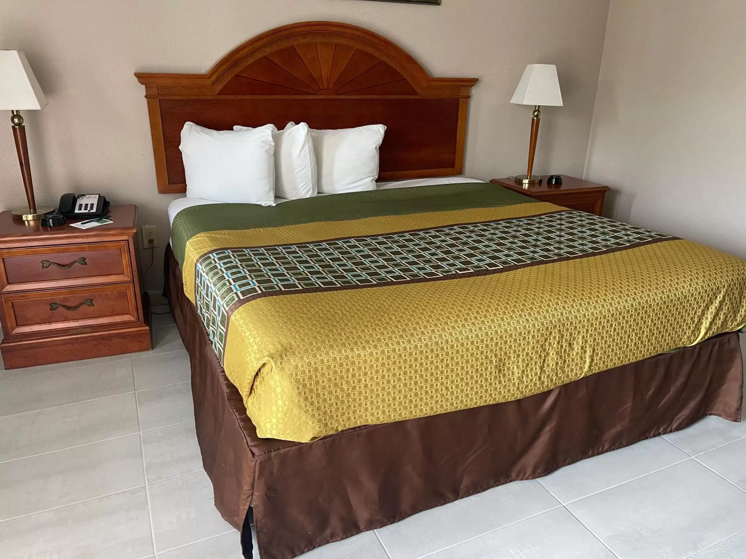 Bedroom, Bed in Highland Inn Denham Springs Baton Rouge East