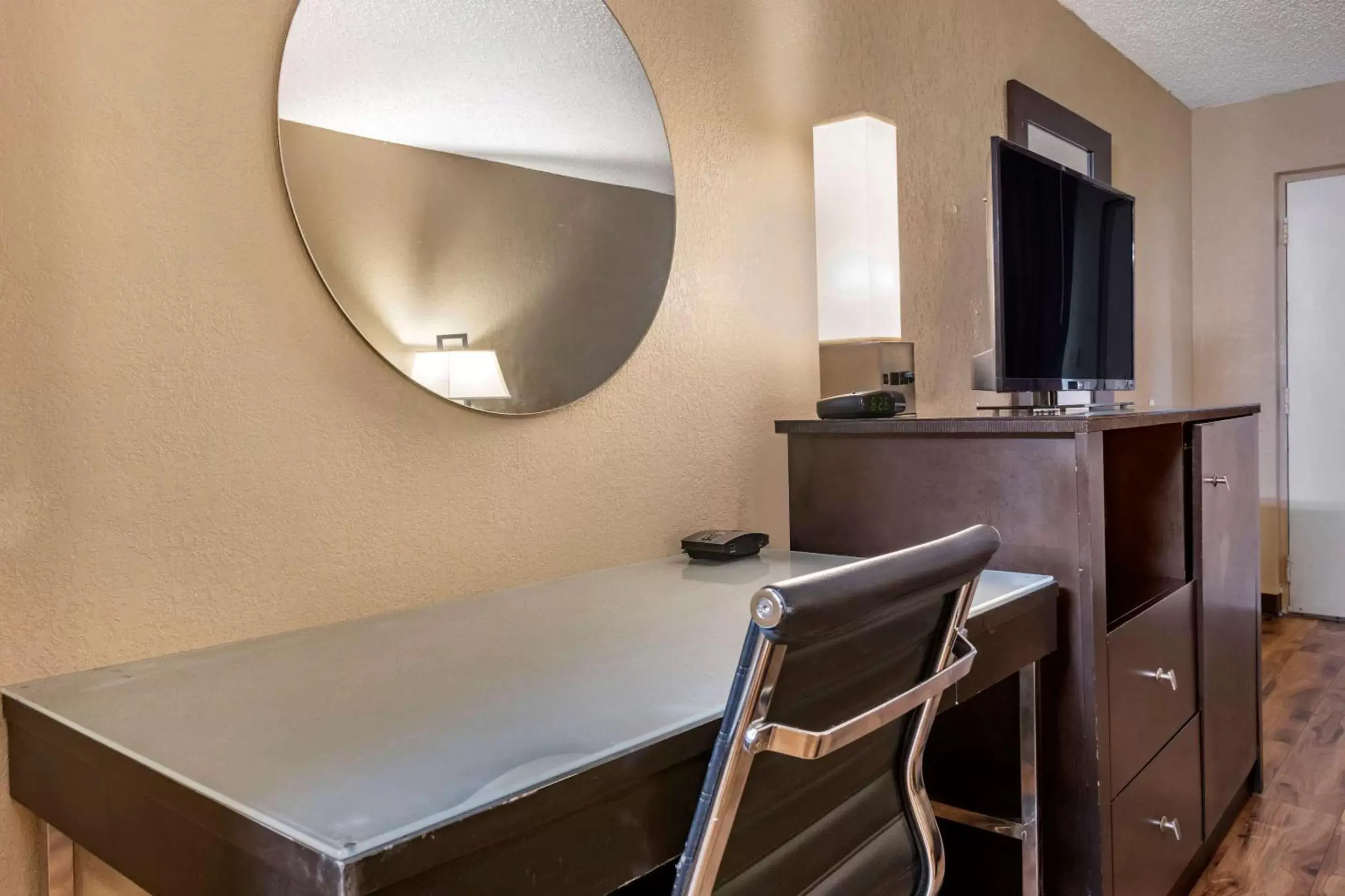 Photo of the whole room in Econo Lodge Sebring Photo of the whole room in Econo Lodge Sebring