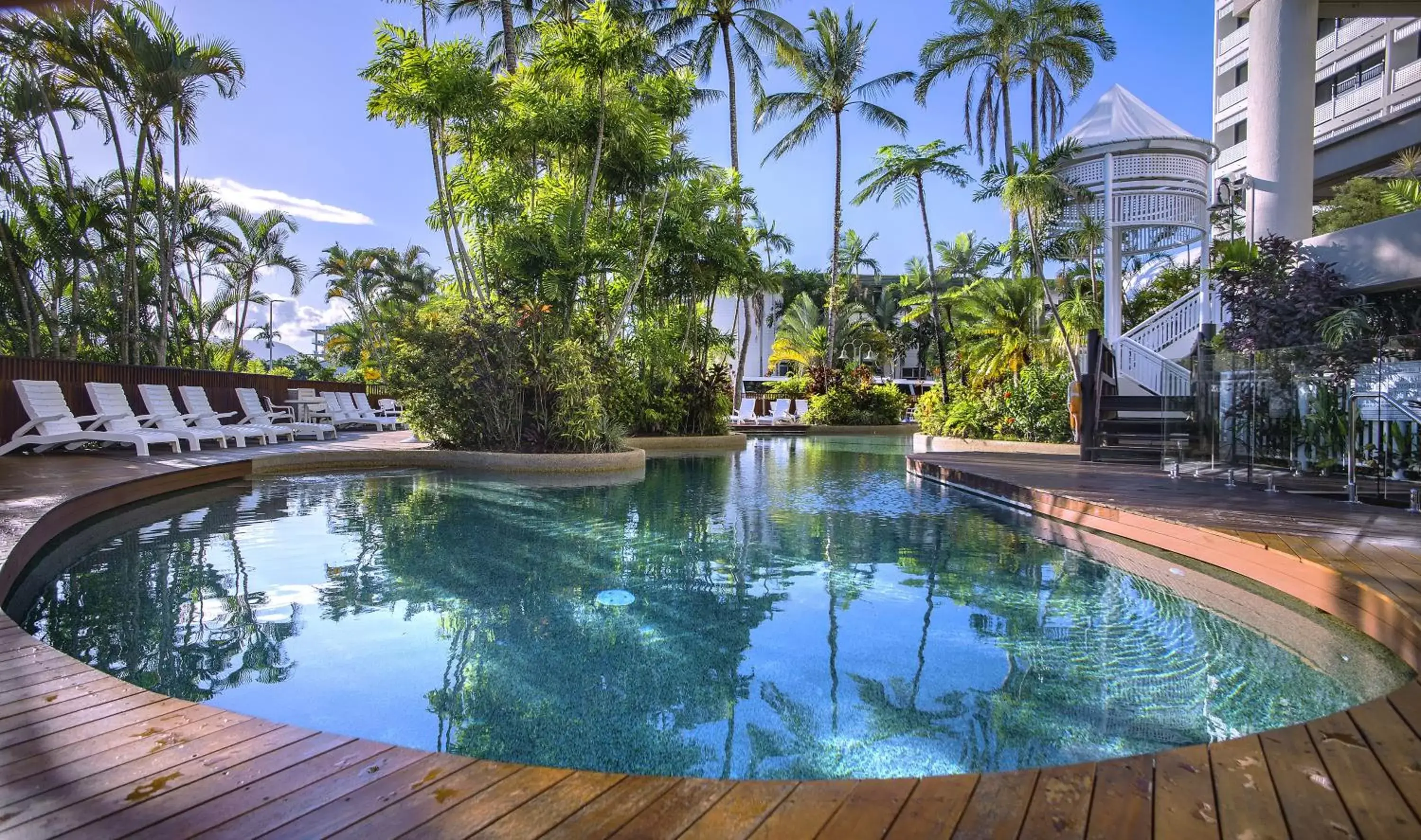 Garden, Swimming Pool in Rydges Esplanade Resort Cairns