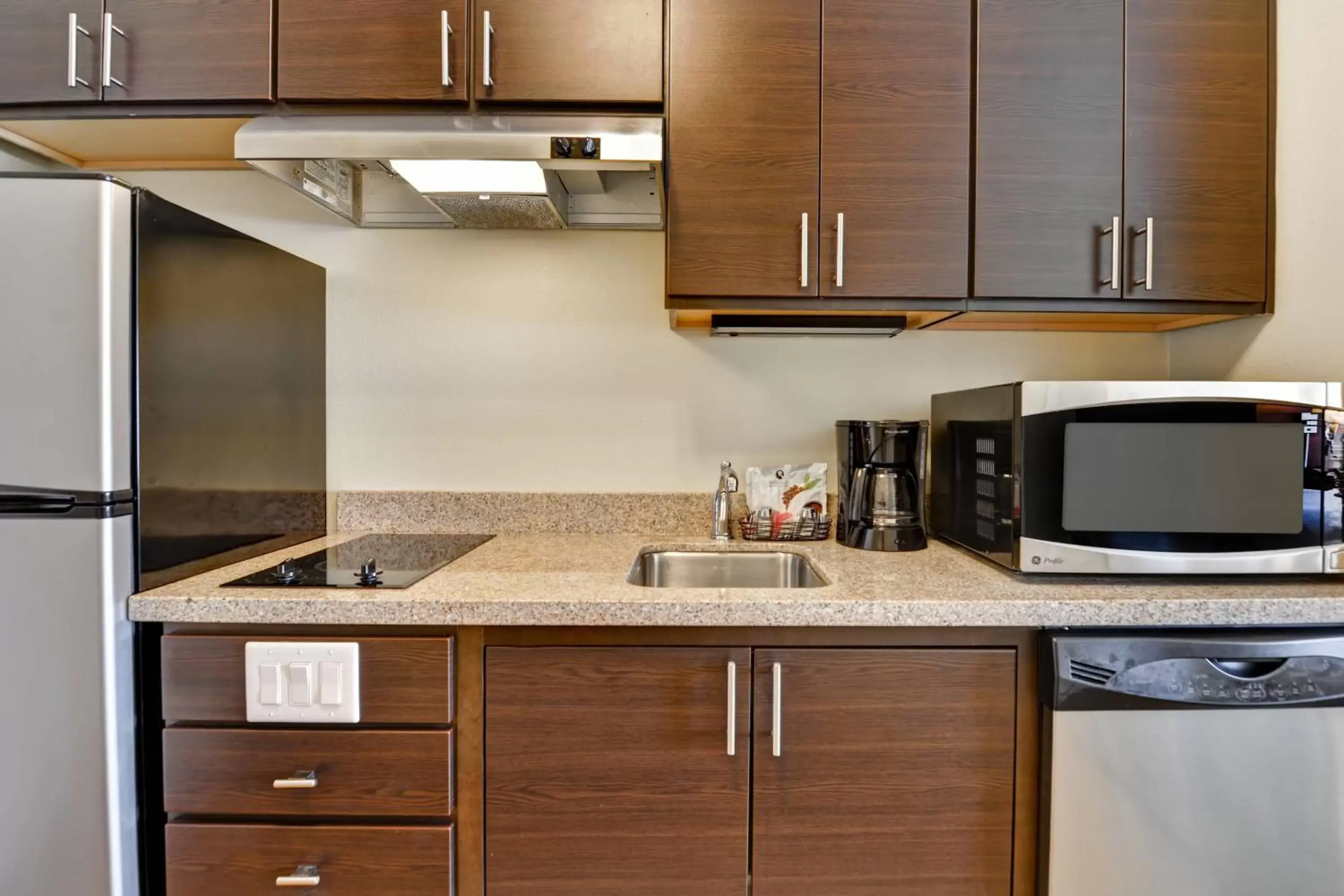 Kitchen or kitchenette, Kitchen/Kitchenette in TownePlace Suites by Marriott Jackson Ridgeland/The Township at Colony Park