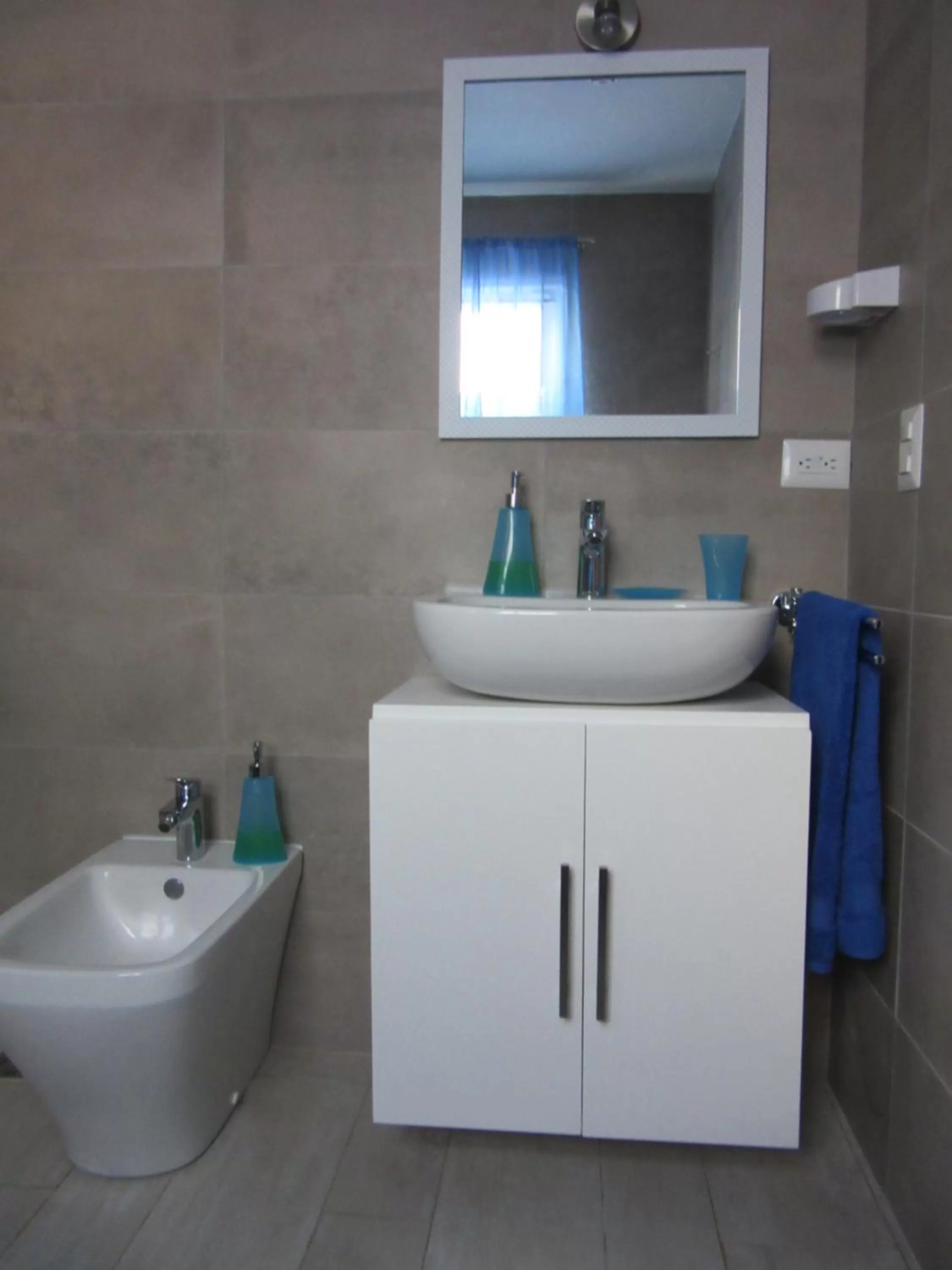 Bathroom in Coral Village - "Caribbean Cocktails" Deluxe Suites & Pool