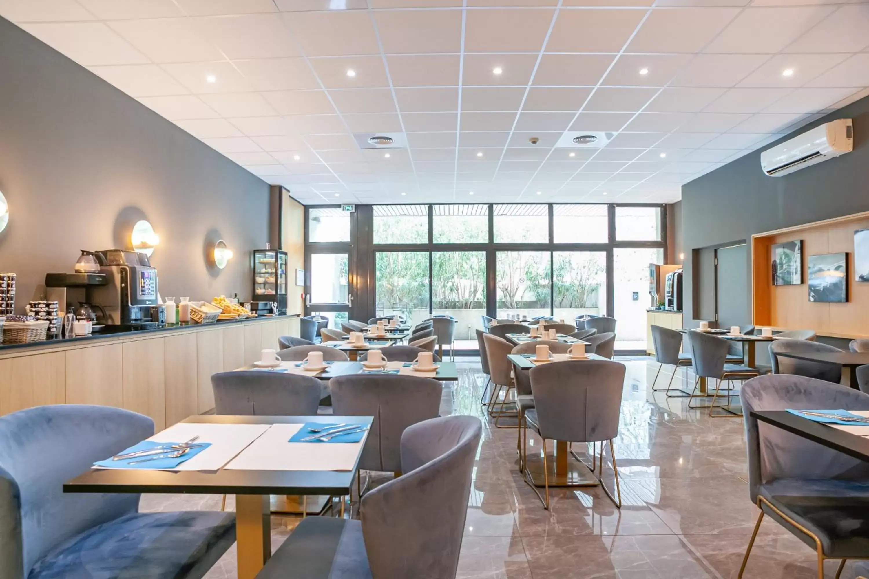 Buffet breakfast, Restaurant/Places to Eat in Residhotel Le Grand Prado