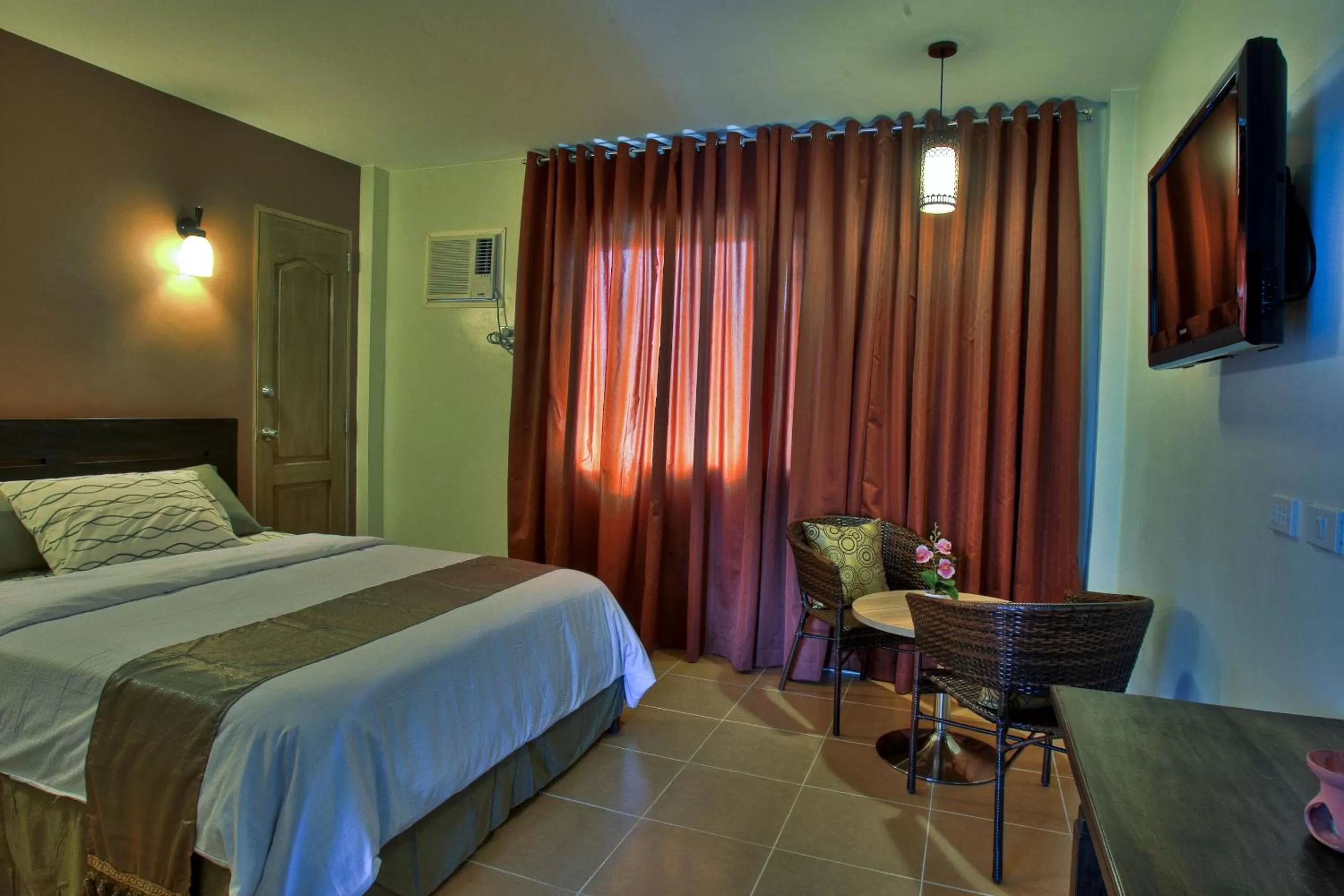 Photo of the whole room, Bed in Hanan Hotel Tagaytay - Formerly Tagaytay Wingate Manor