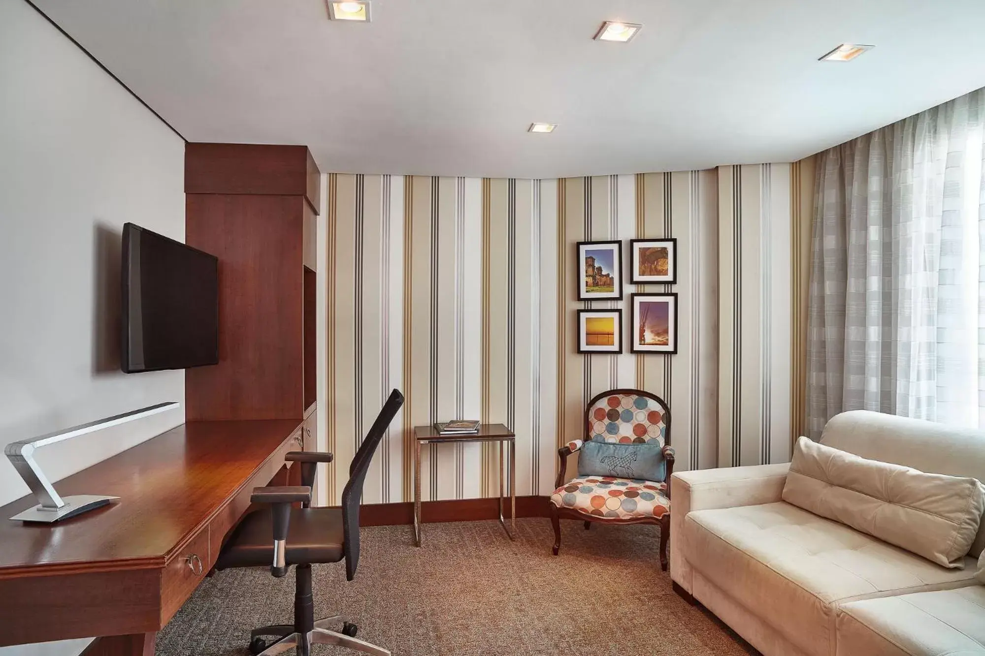 Living room, Seating Area in Hilton Porto Alegre, Brazil