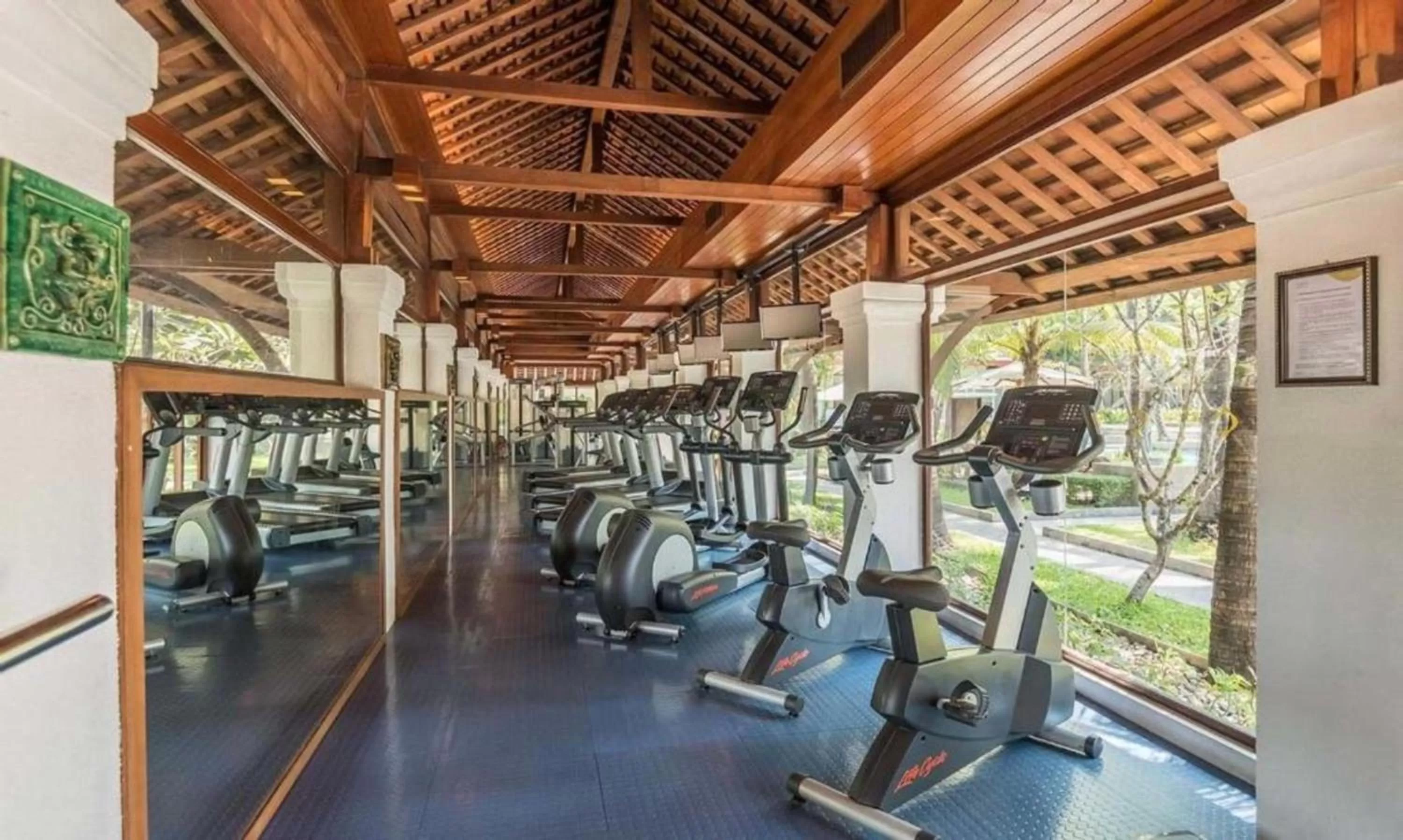 Fitness centre/facilities in Chatrium Hotel Royal Lake Yangon