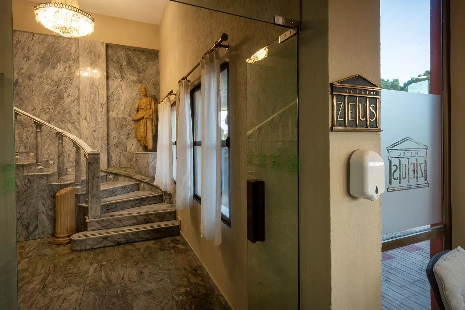 Lobby or reception in Hotel Zeus