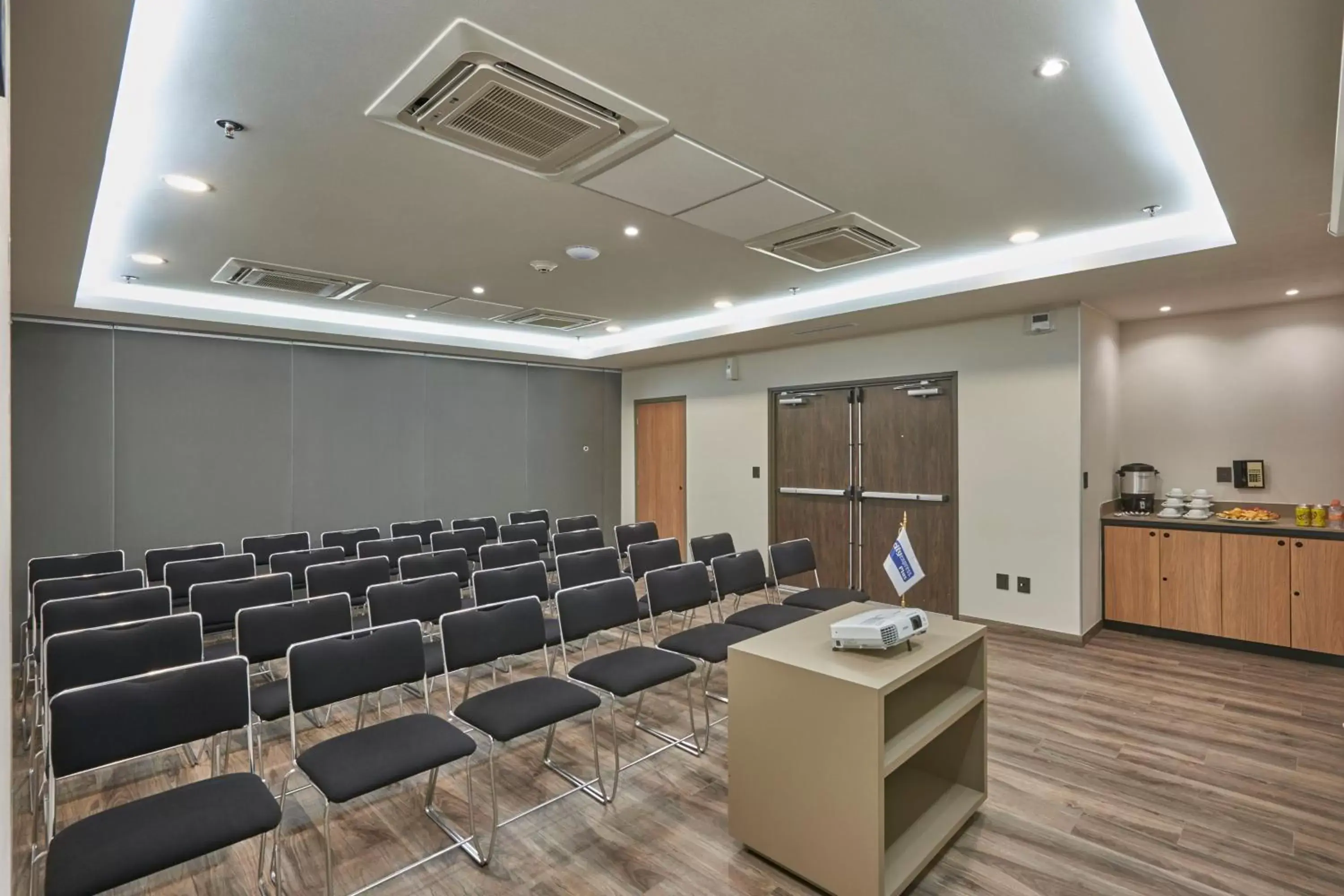 Meeting/conference room in City Express Plus by Marriott Puerto Vallarta