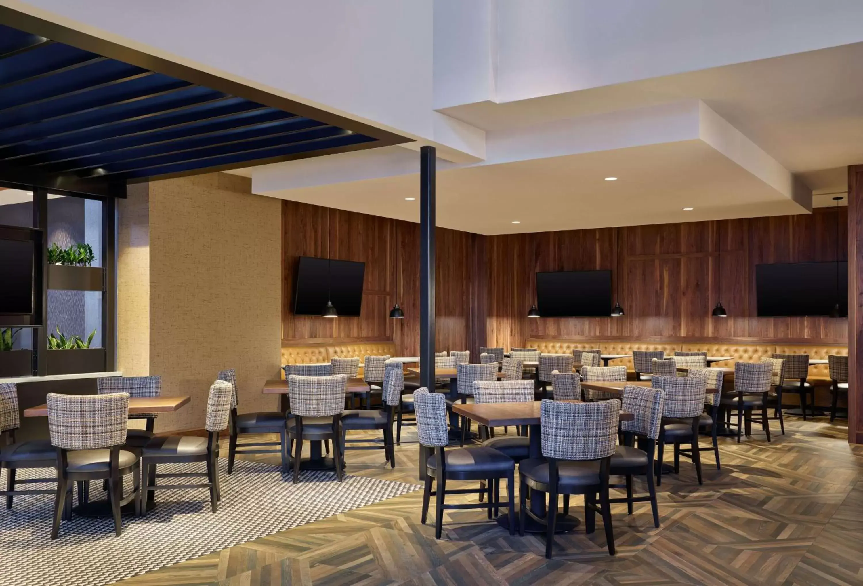 Restaurant/Places to Eat in Embassy Suites by Hilton Washington DC Convention Center