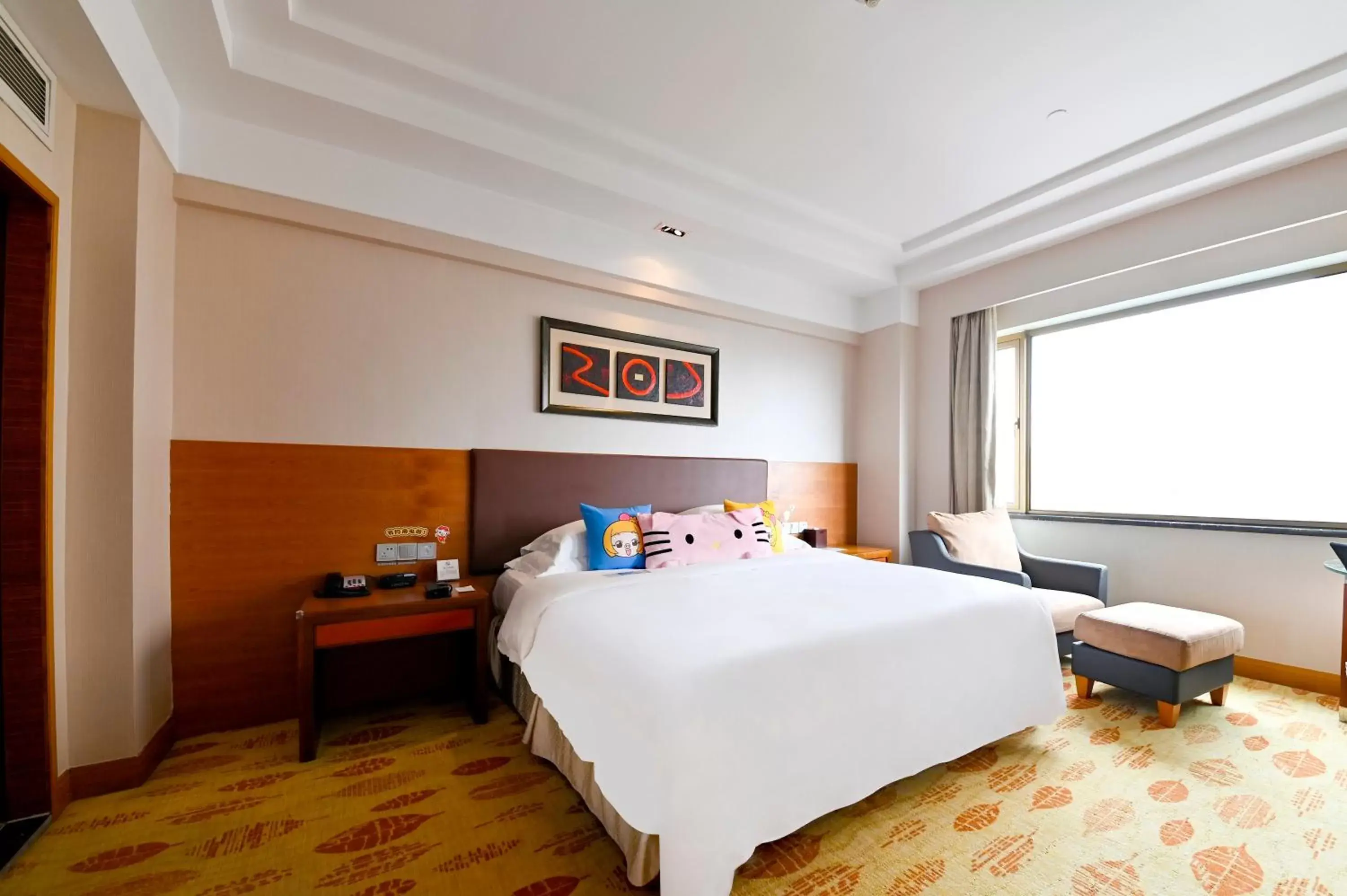 Photo of the whole room, Bed in Crowne Plaza City Center Ningbo, an IHG Hotel - Near Ningbo Railway Station